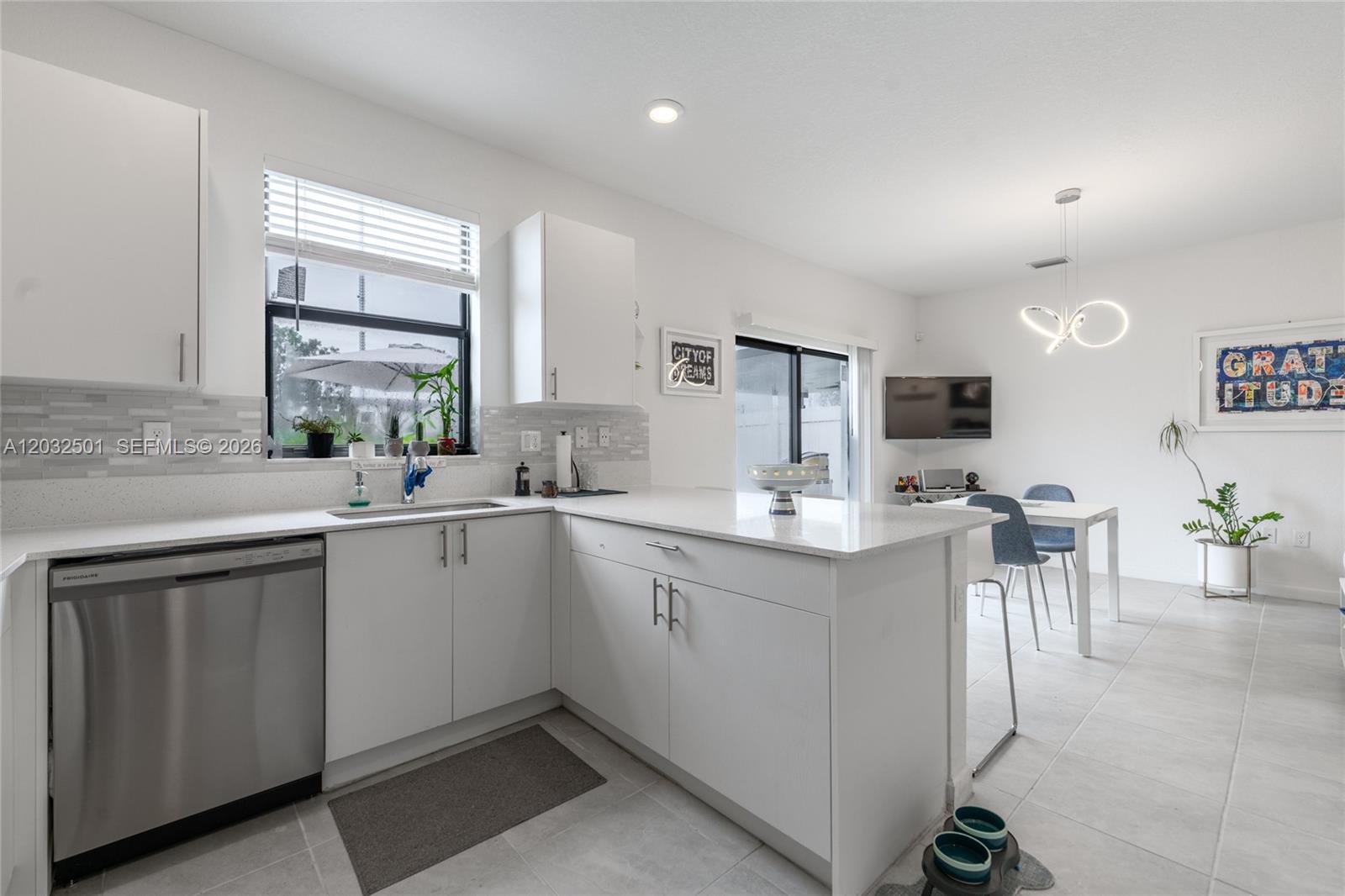 VISTA LAGO - Residential
