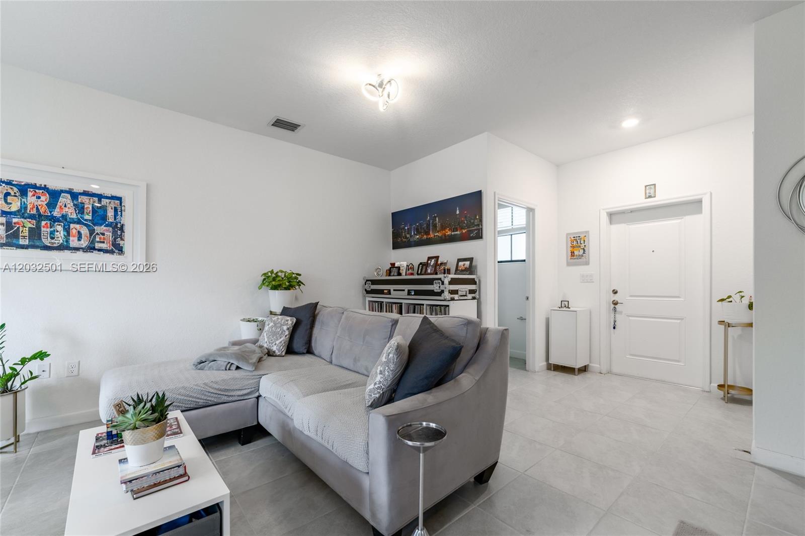 VISTA LAGO - Residential