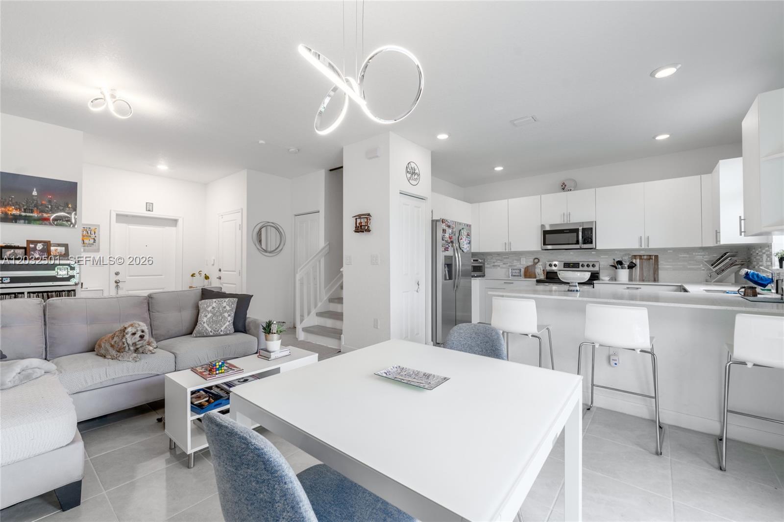 VISTA LAGO - Residential