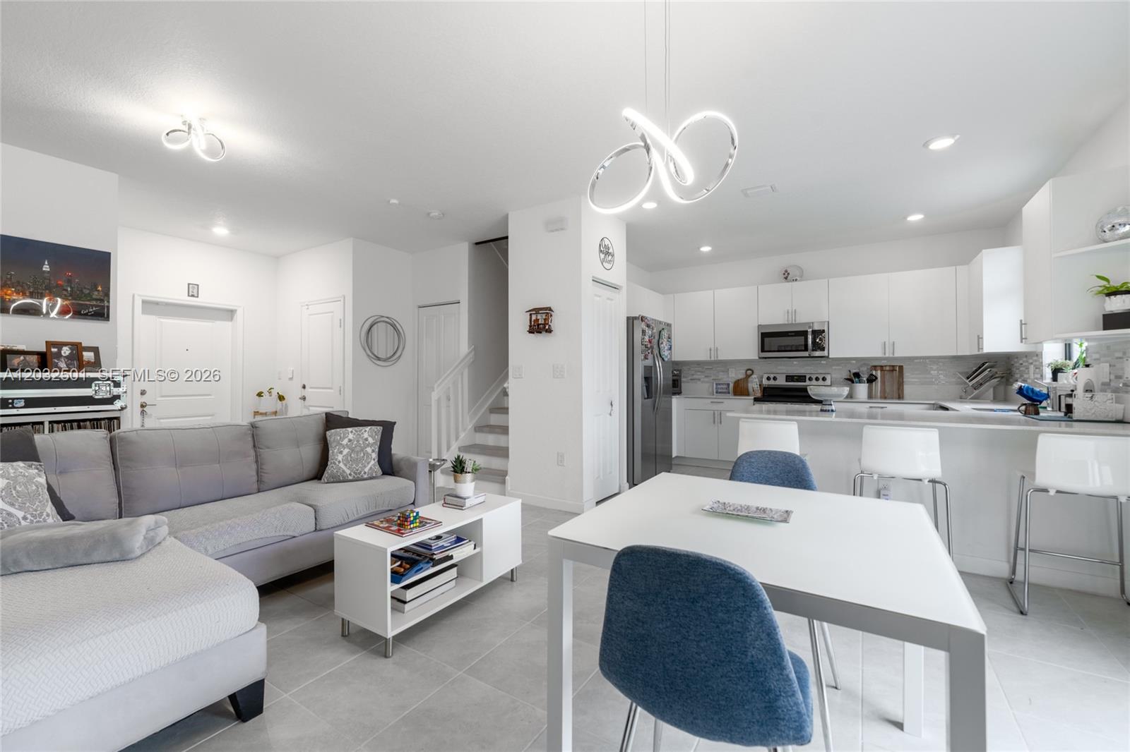 VISTA LAGO - Residential
