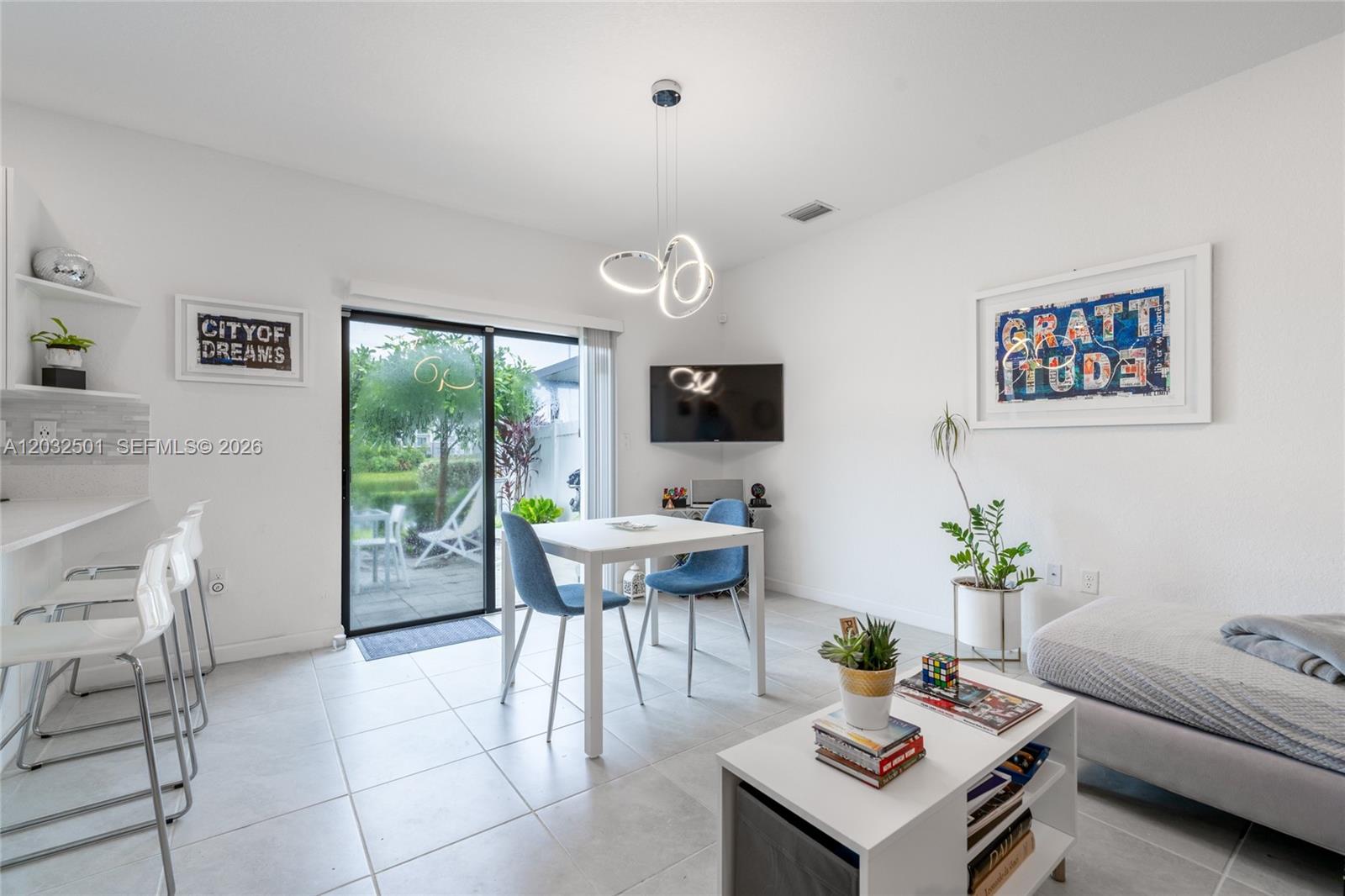 VISTA LAGO - Residential
