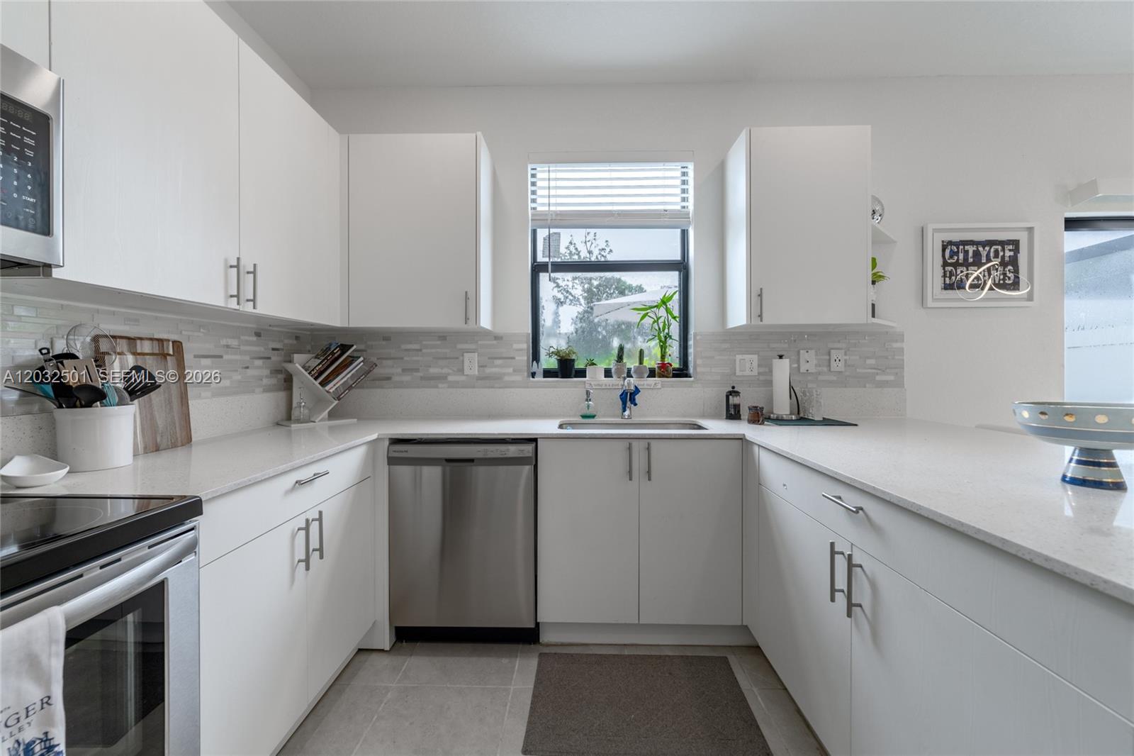 VISTA LAGO - Residential