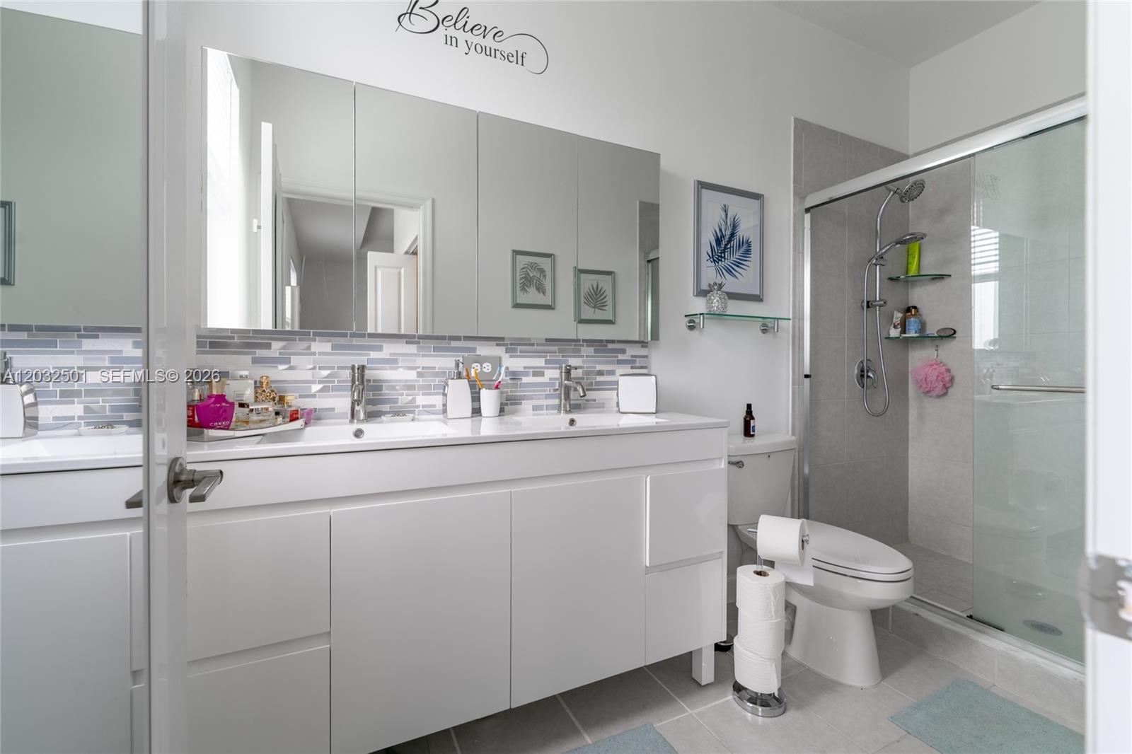 VISTA LAGO - Residential