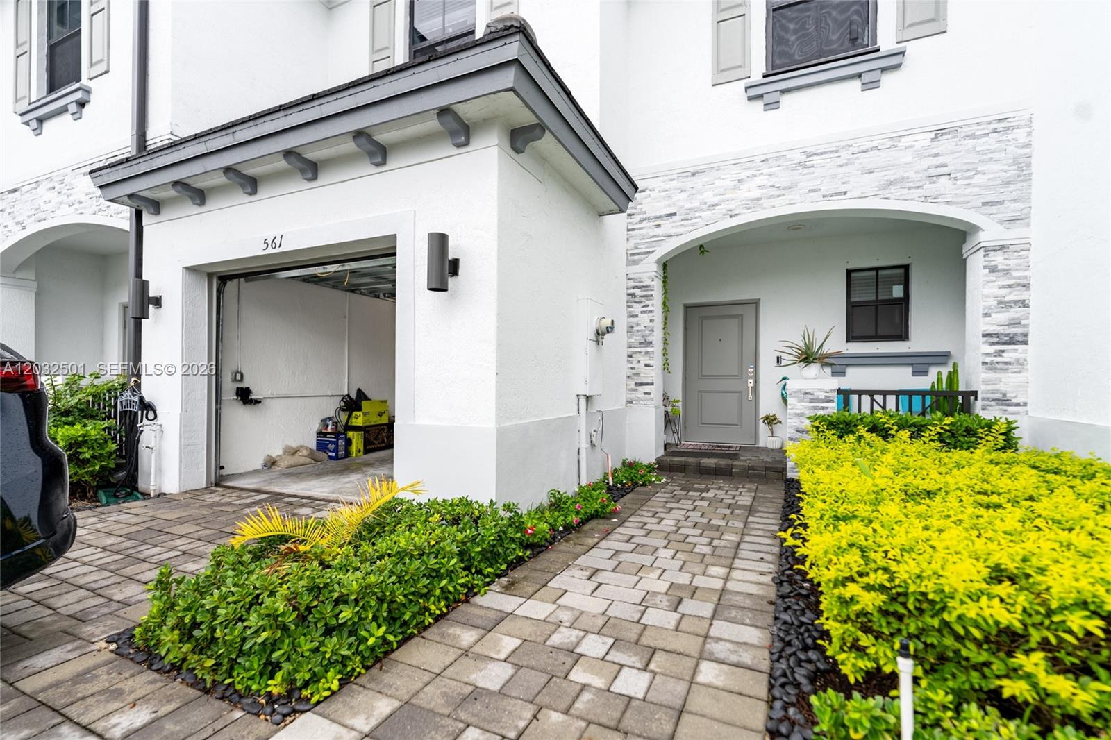 VISTA LAGO - Residential