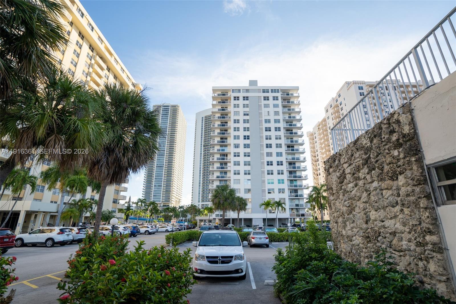 PLAZA TOWERS SOUTH CONDO - Residential