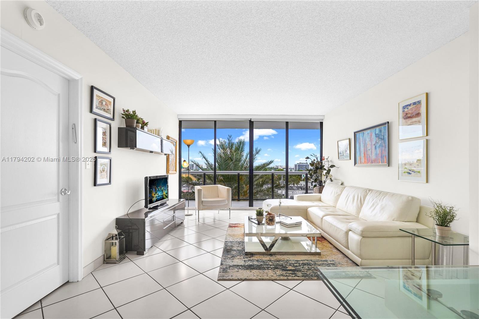 THE WAVES CONDO - Residential