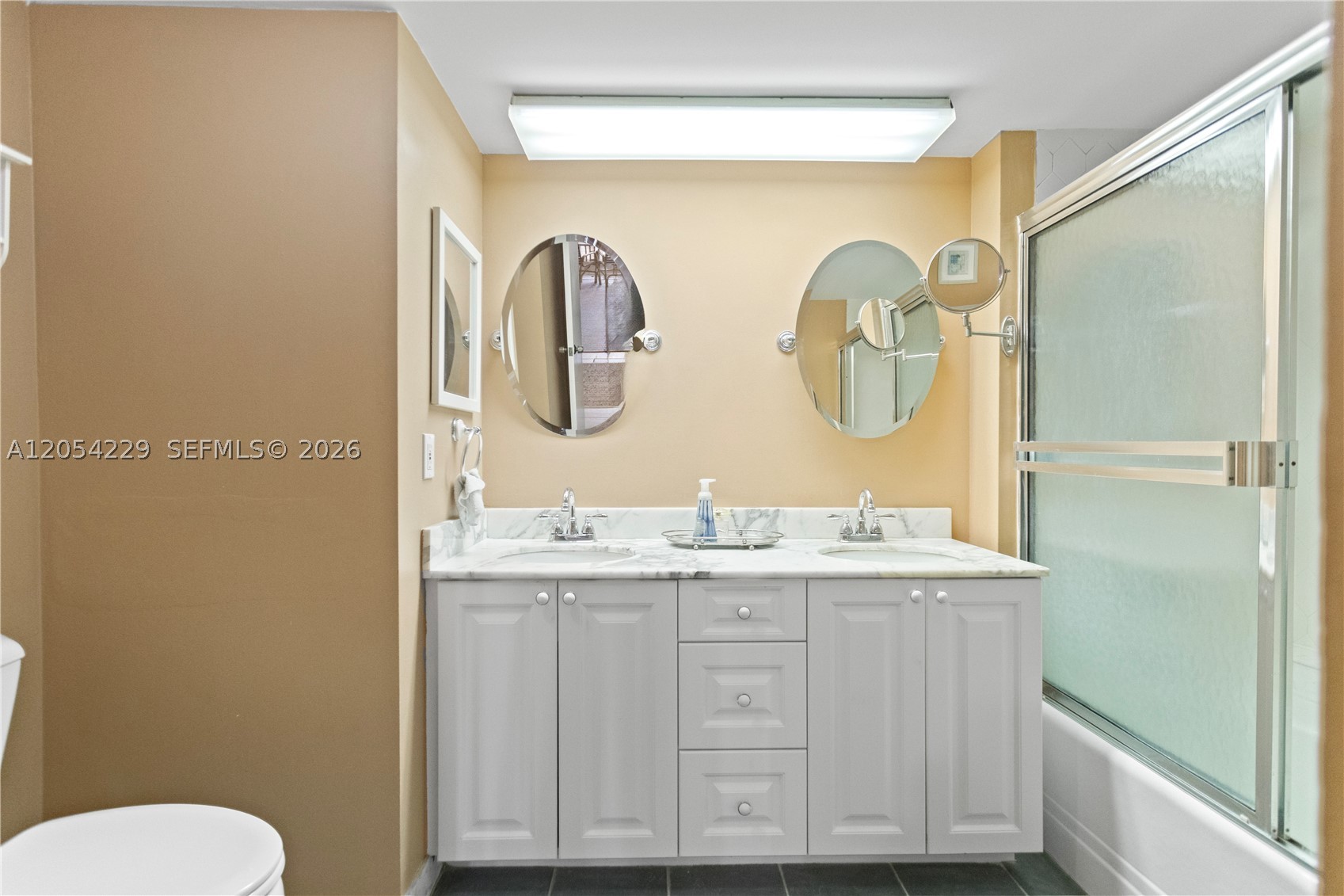 OCEAN CLUB CONDO - Residential Lease