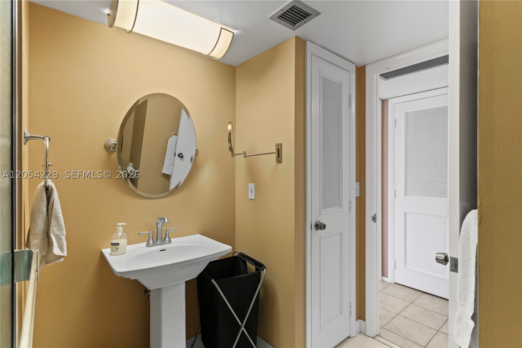 OCEAN CLUB CONDO - Residential Lease