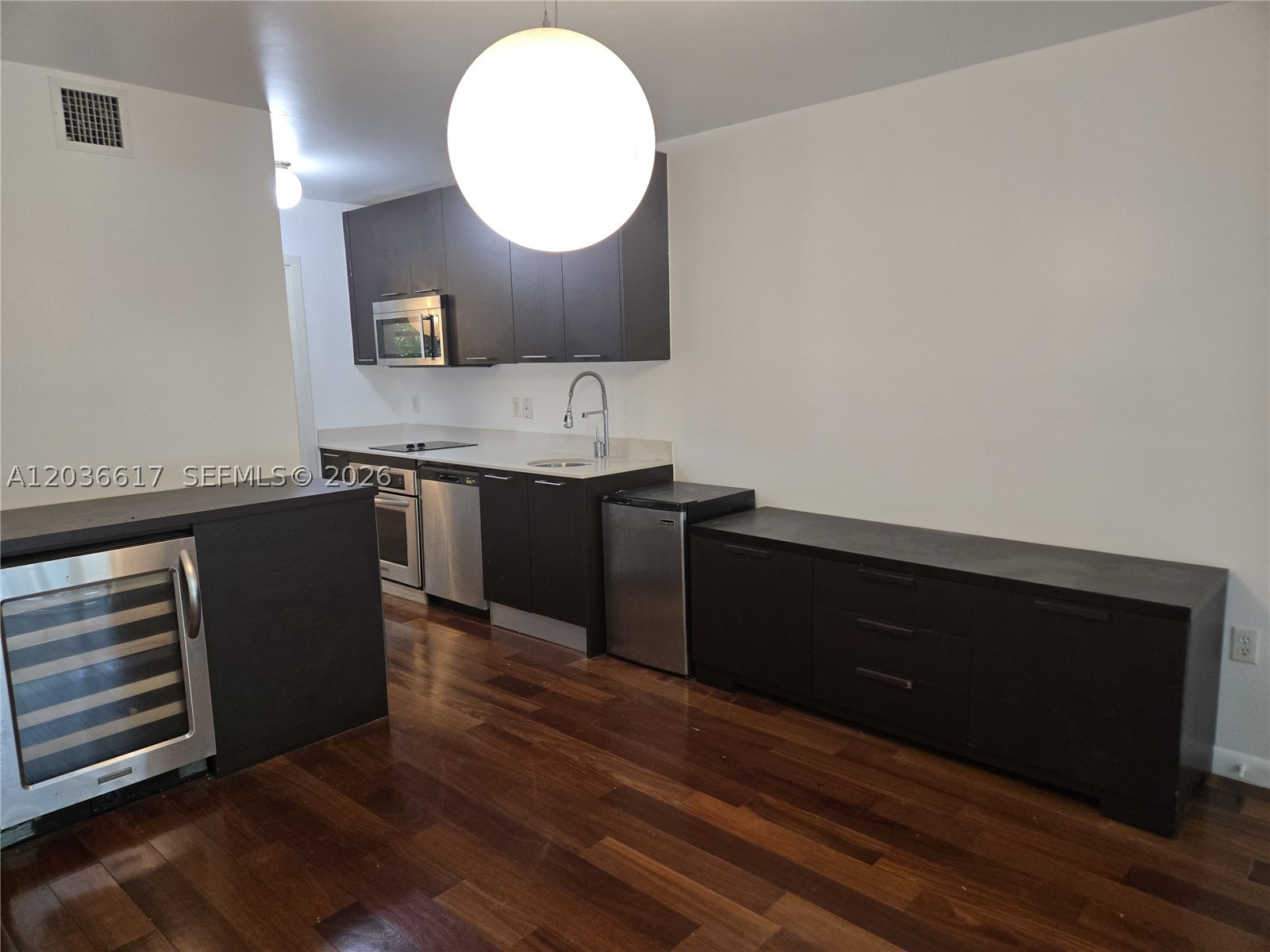 ETRURIA CONDO - Residential Lease