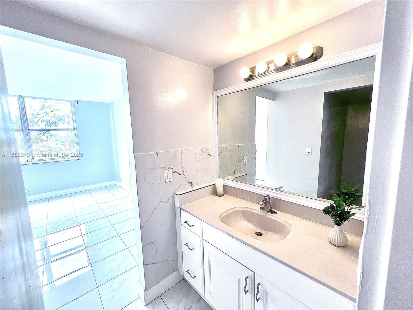 White House Condo - Residential