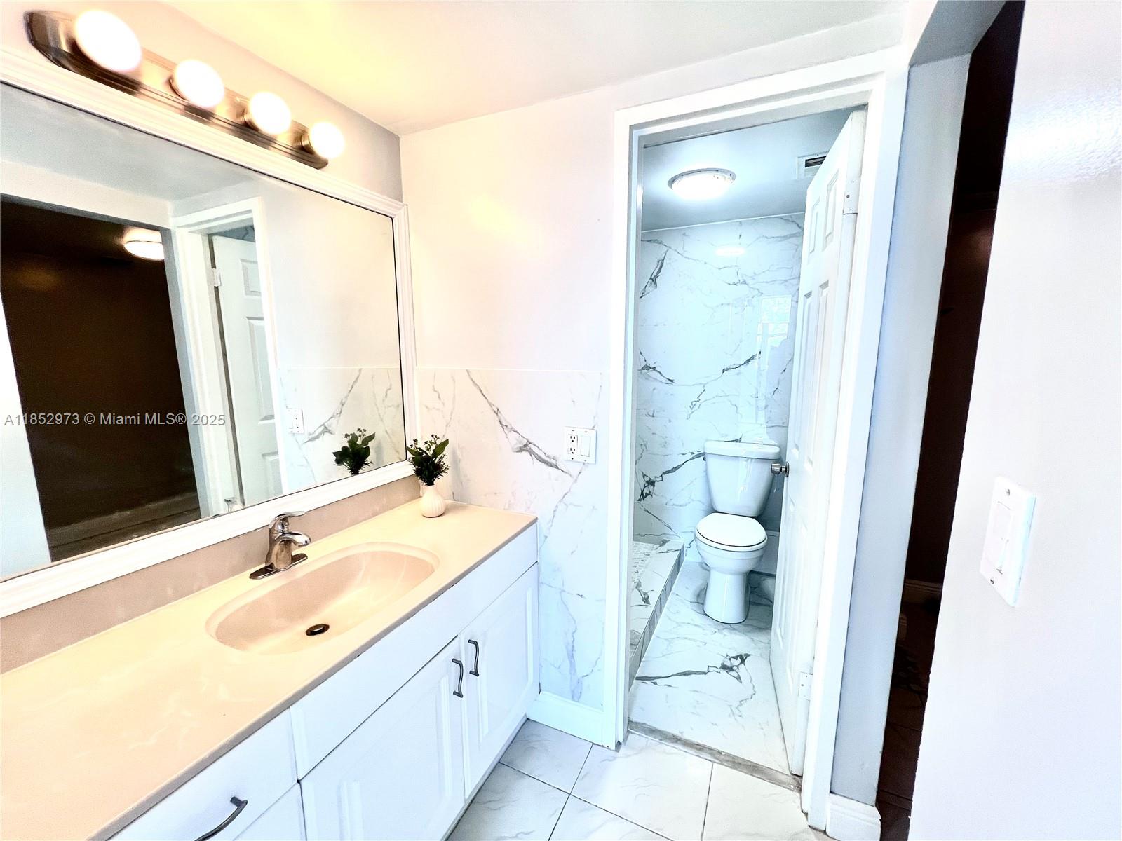 White House Condo - Residential