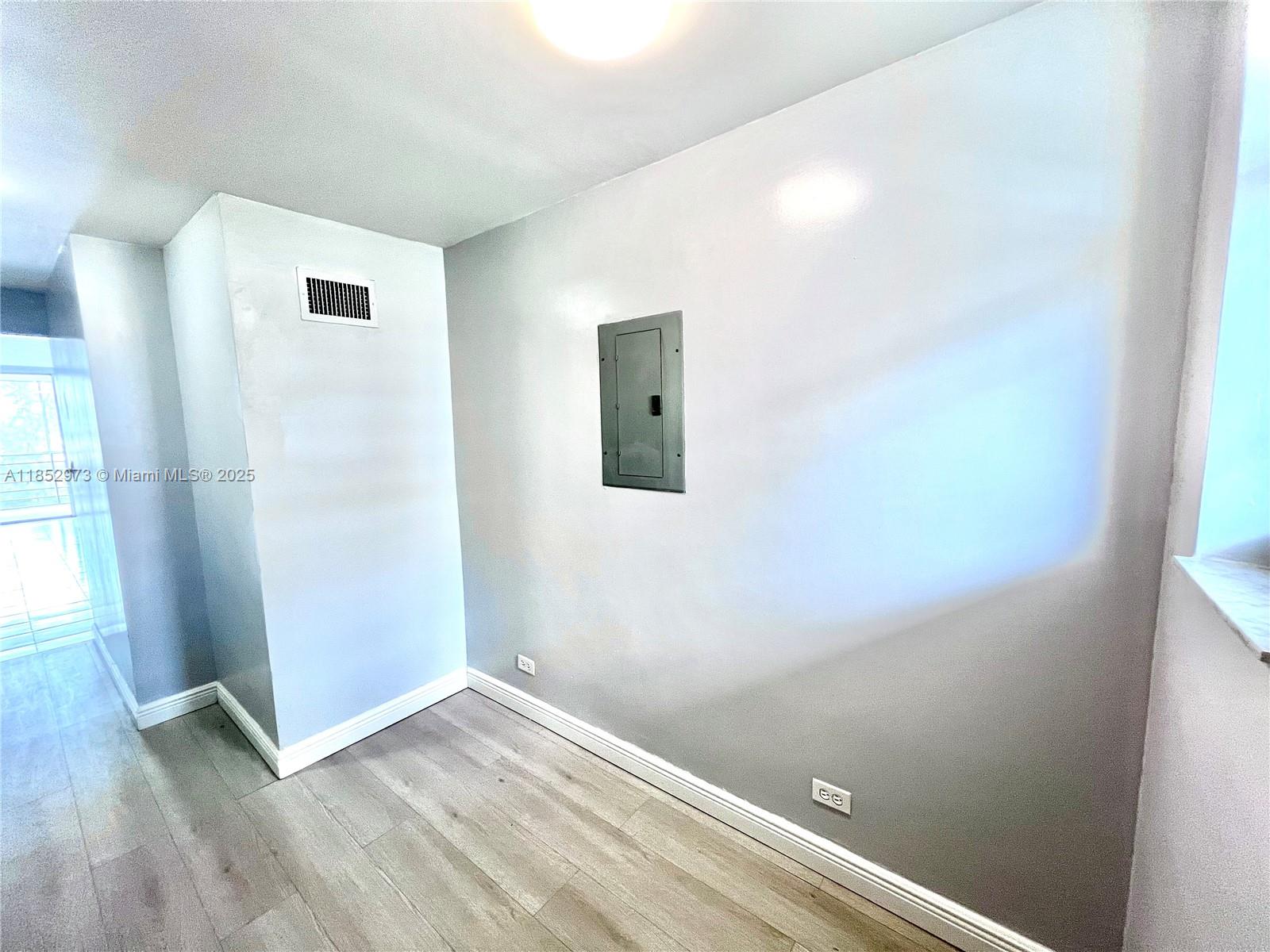 White House Condo - Residential