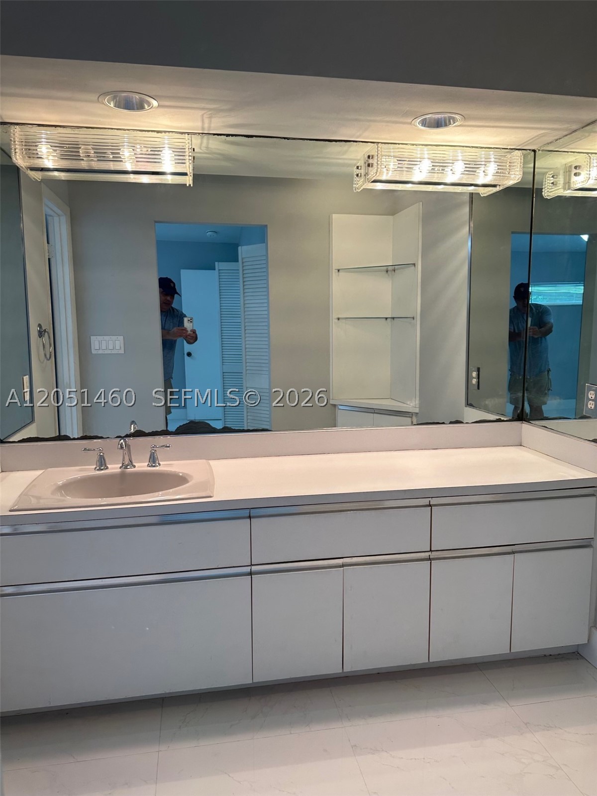 COUNTRY LAKE MANORS SEC 3 - Residential