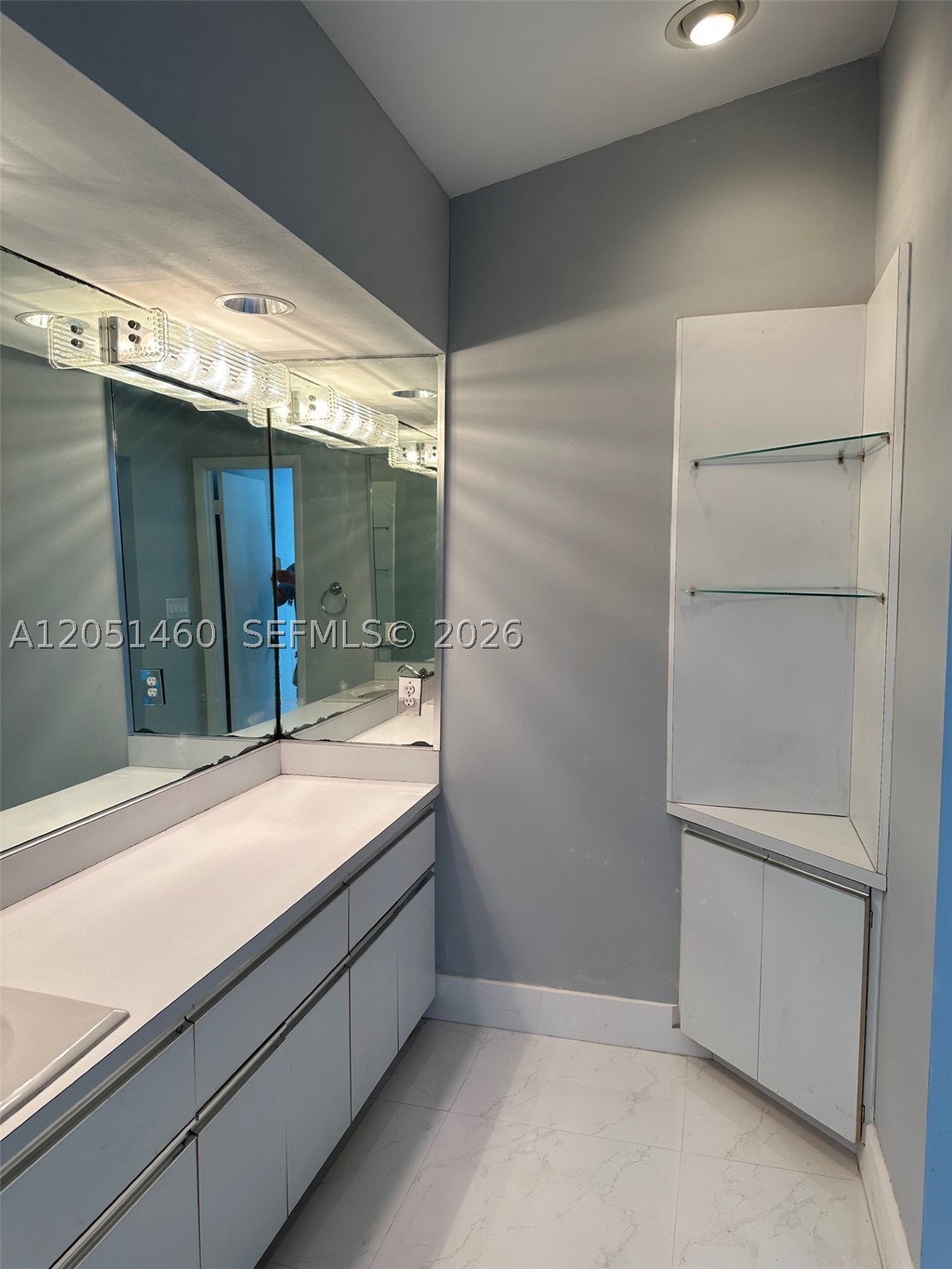 COUNTRY LAKE MANORS SEC 3 - Residential