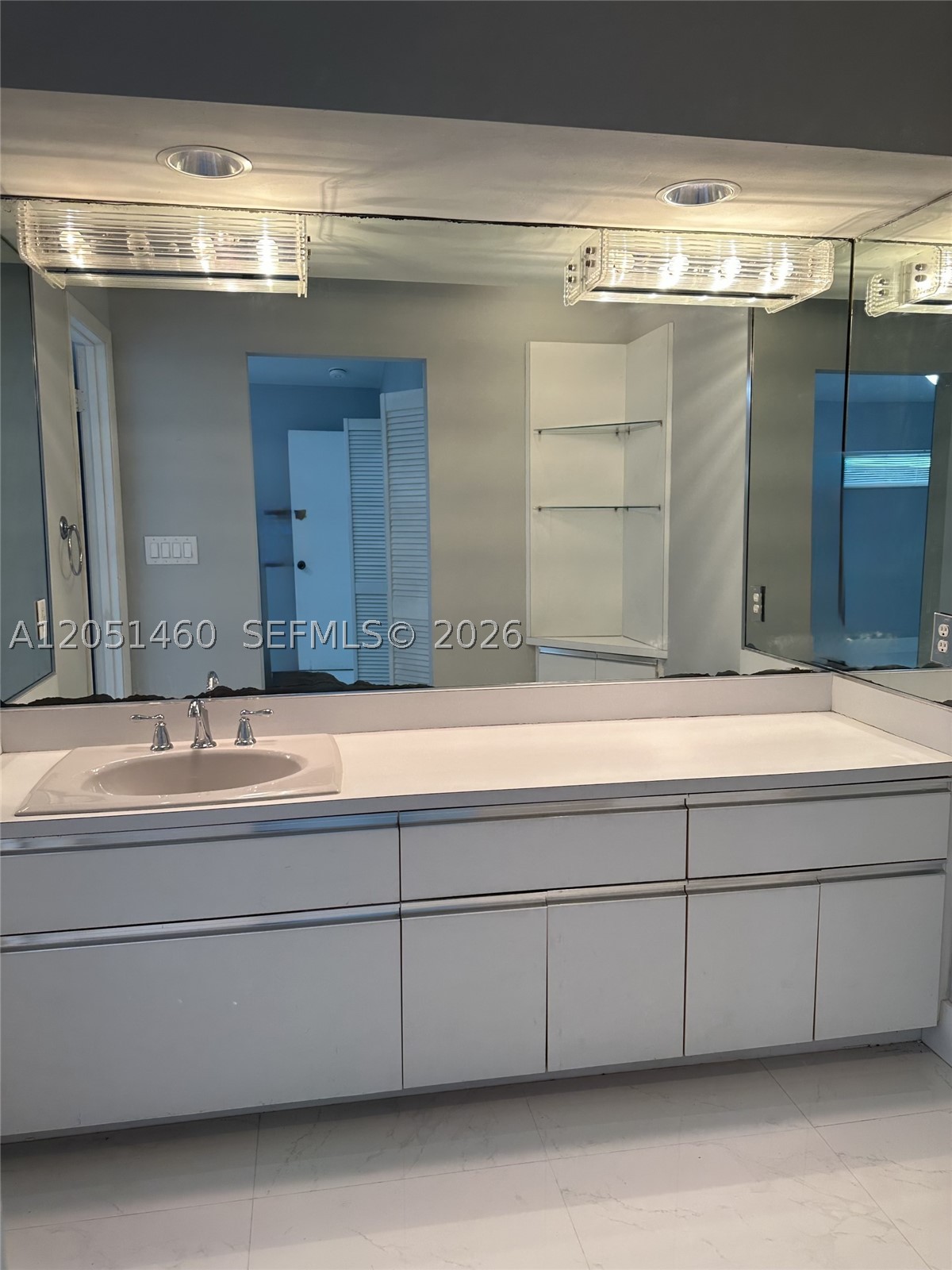 COUNTRY LAKE MANORS SEC 3 - Residential