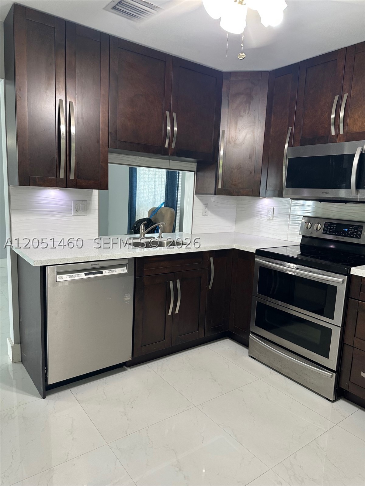 COUNTRY LAKE MANORS SEC 3 - Residential