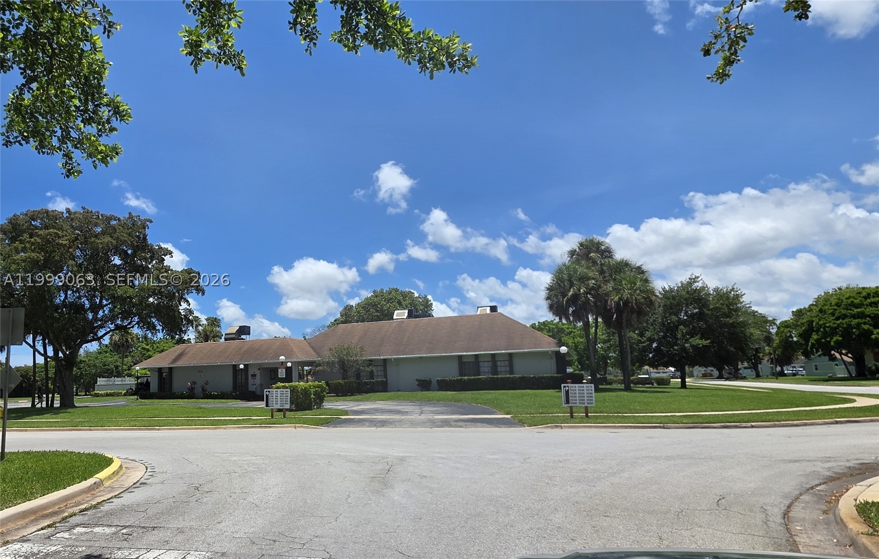 LAKEWOOD ON THE GREEN CON - Residential