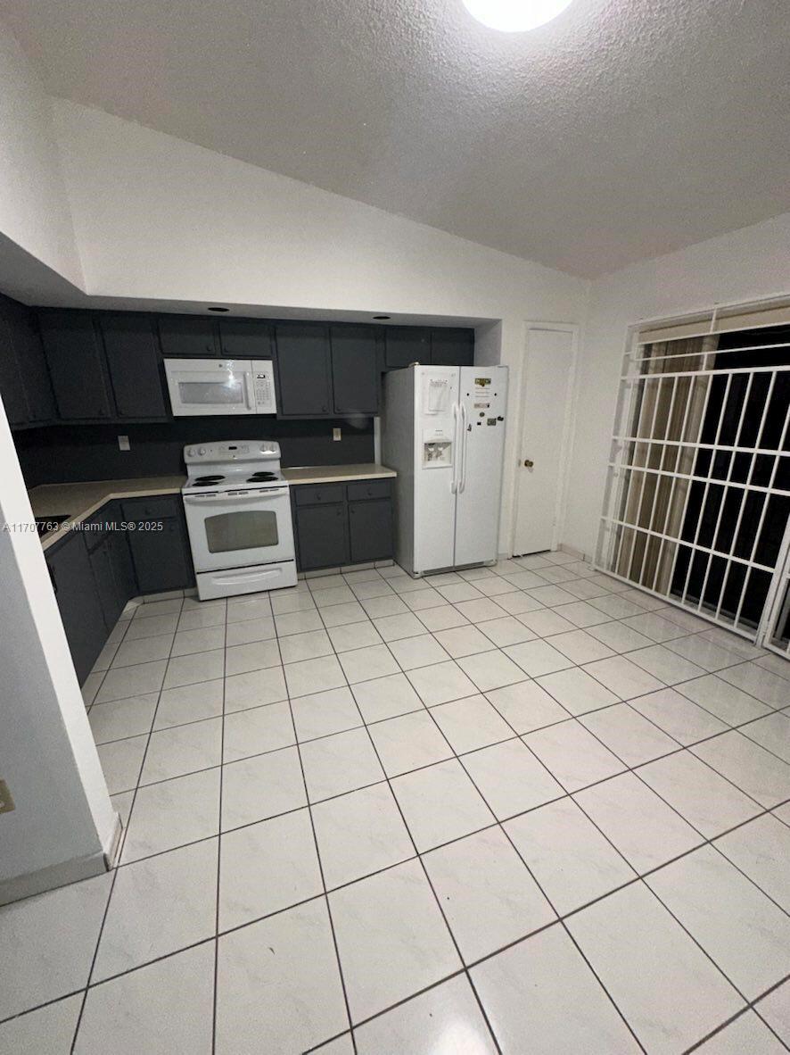 DEVON-AIRE VILLAS SEC 3 - Residential Lease