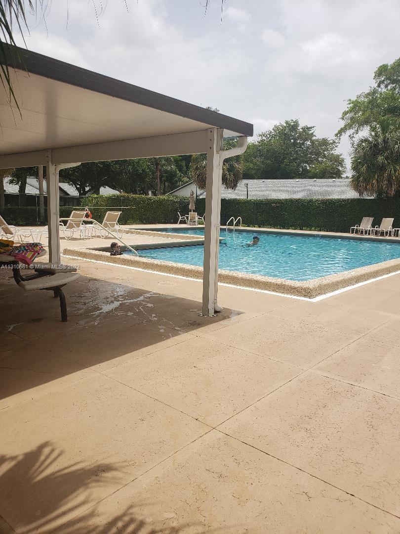 VILLAS AT BONAVENTURE IN - Residential