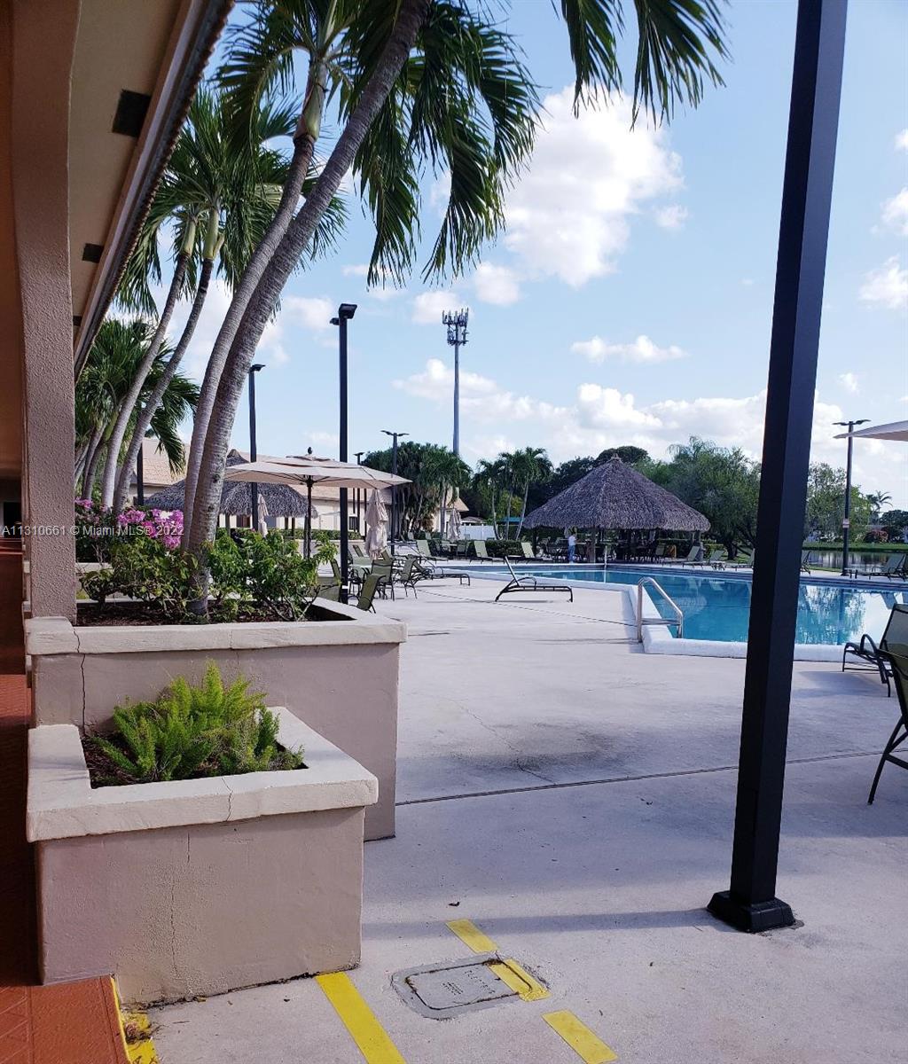 VILLAS AT BONAVENTURE IN - Residential