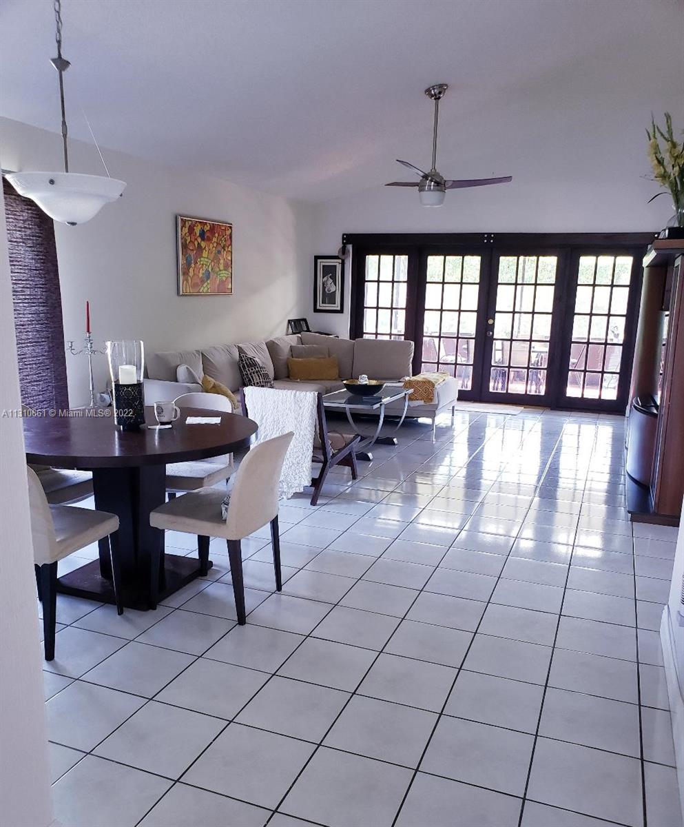 VILLAS AT BONAVENTURE IN - Residential