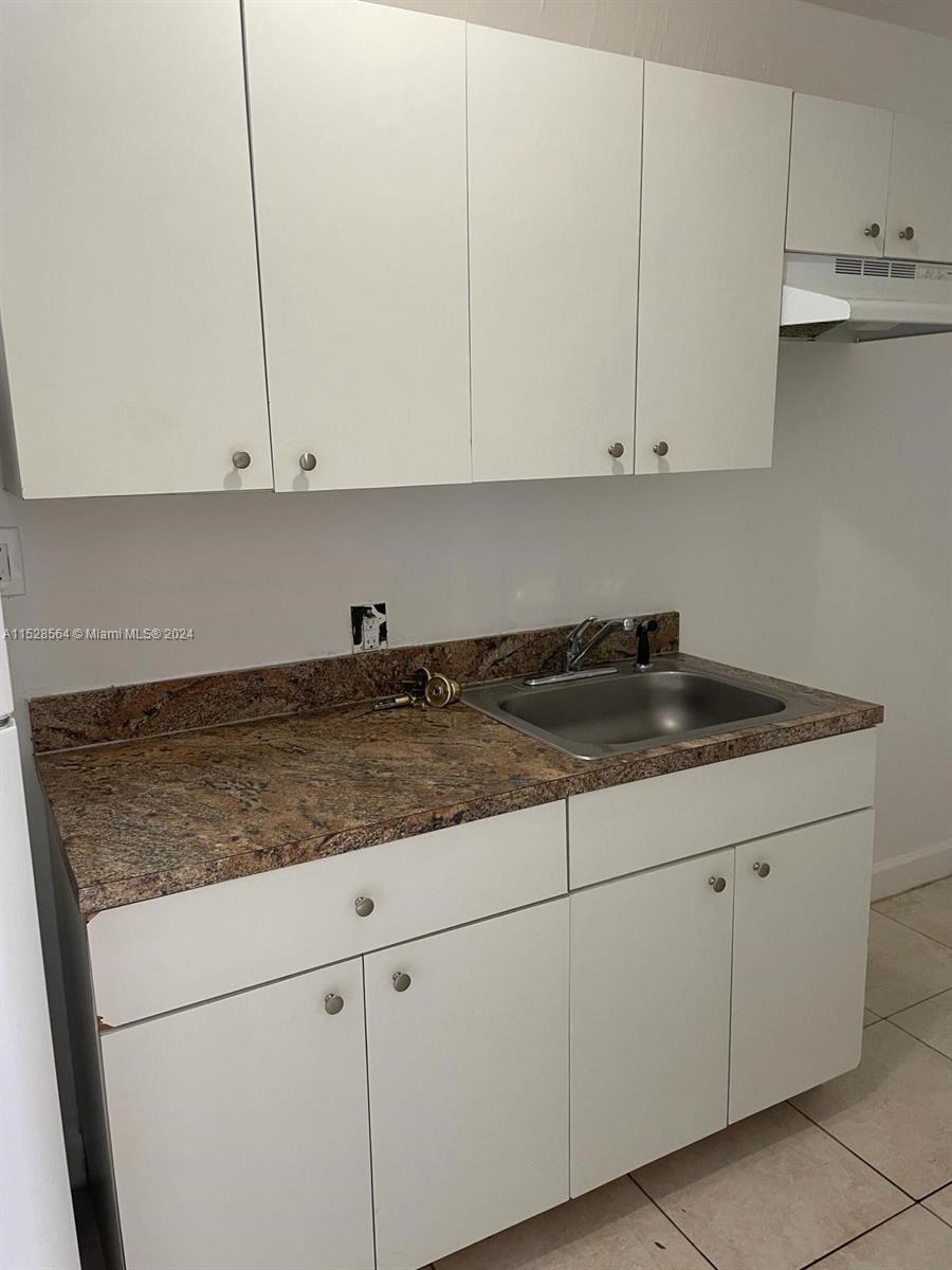 HOLLEMAN PARK - Residential Lease