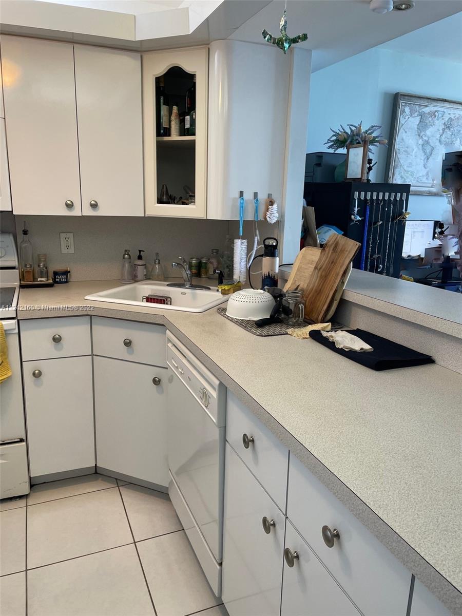 ARLEN BEACH CONDO - Residential