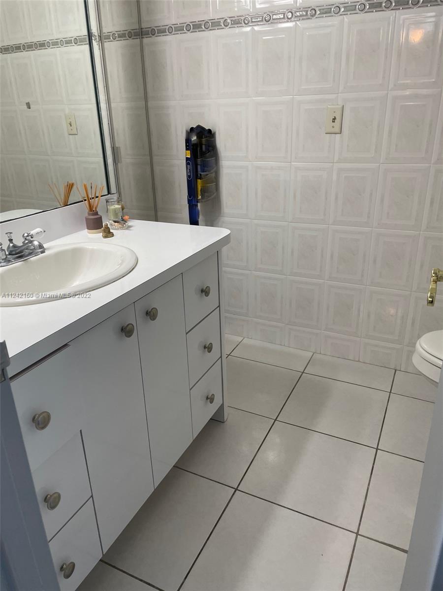 ARLEN BEACH CONDO - Residential