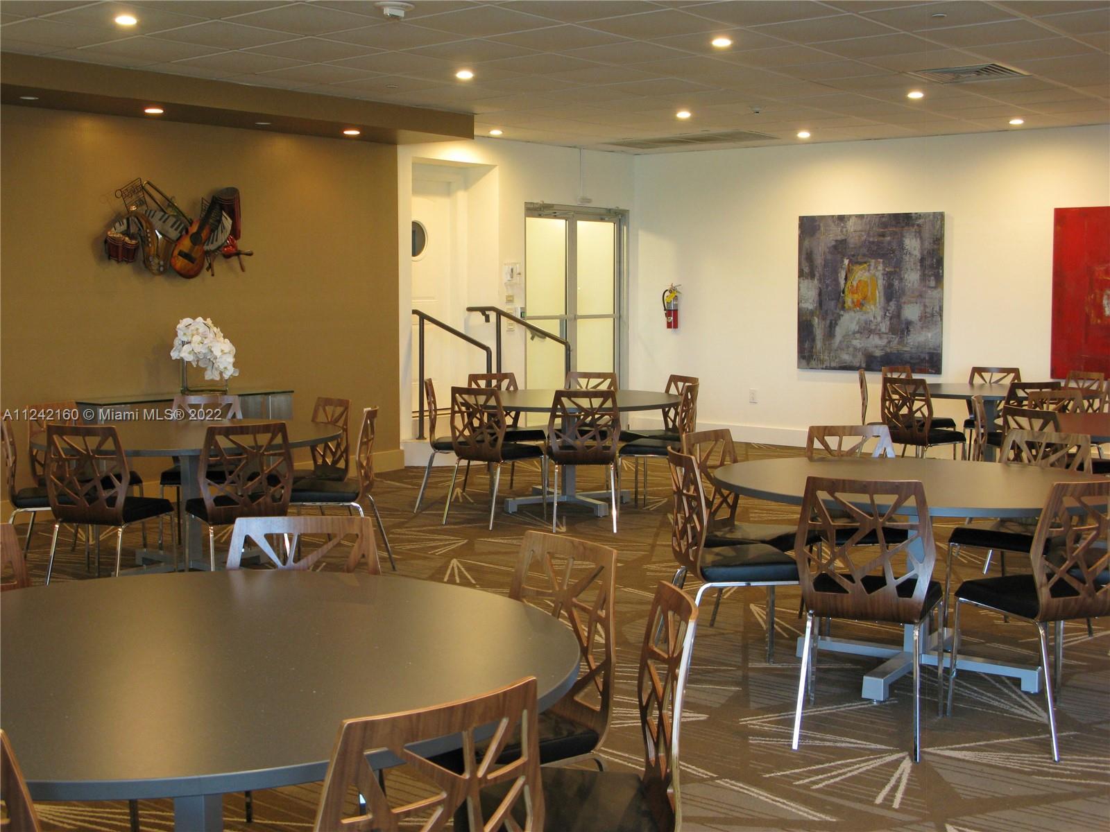 ARLEN BEACH CONDO - Residential