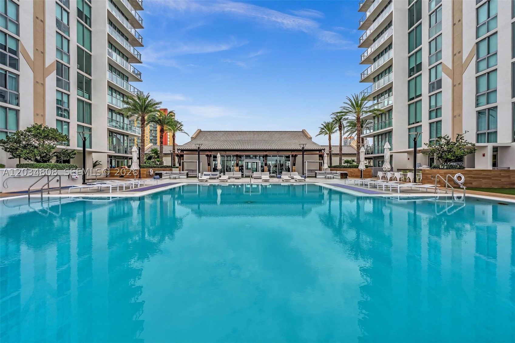 PARQUE TOWERS CONDO - Residential