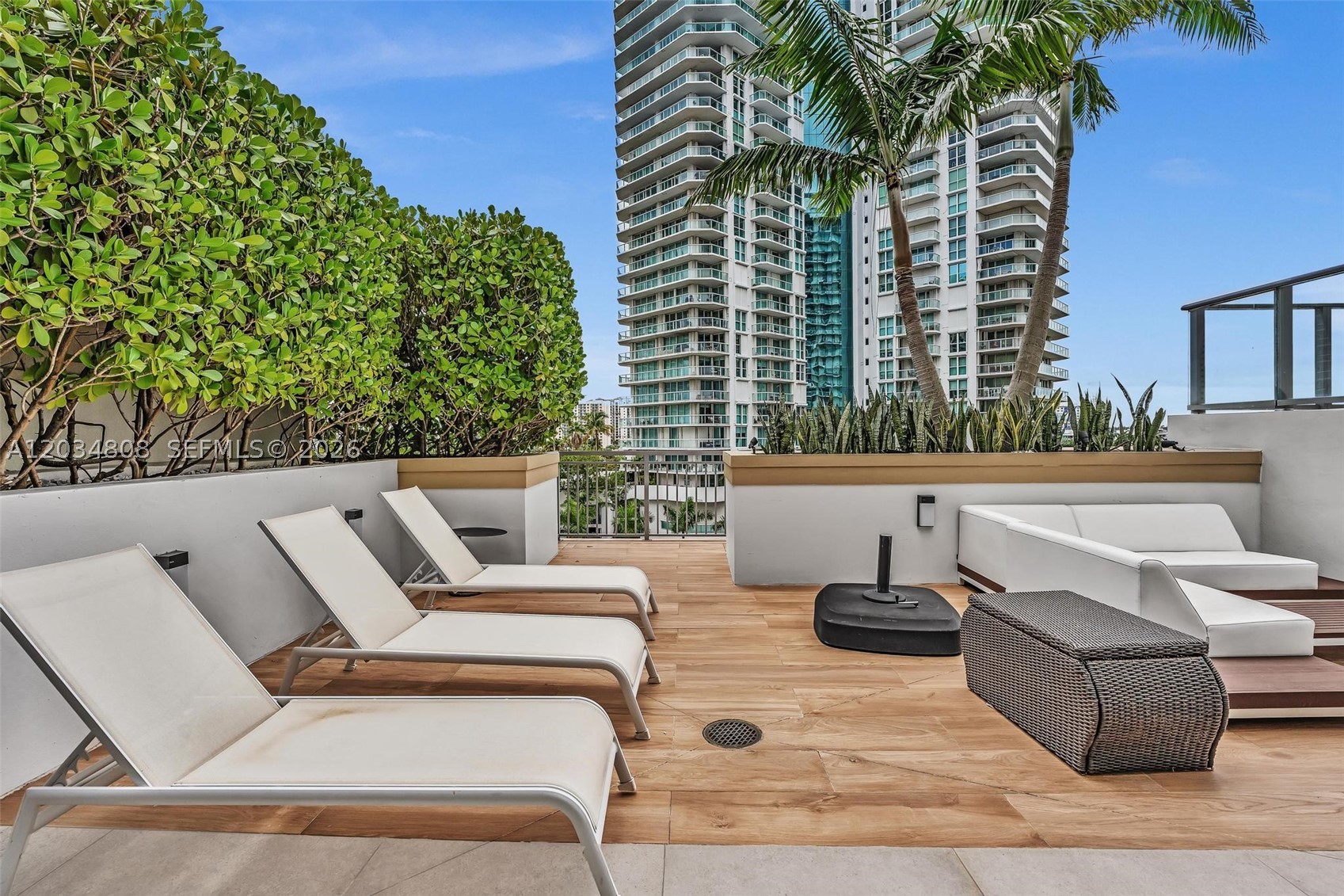 PARQUE TOWERS CONDO - Residential