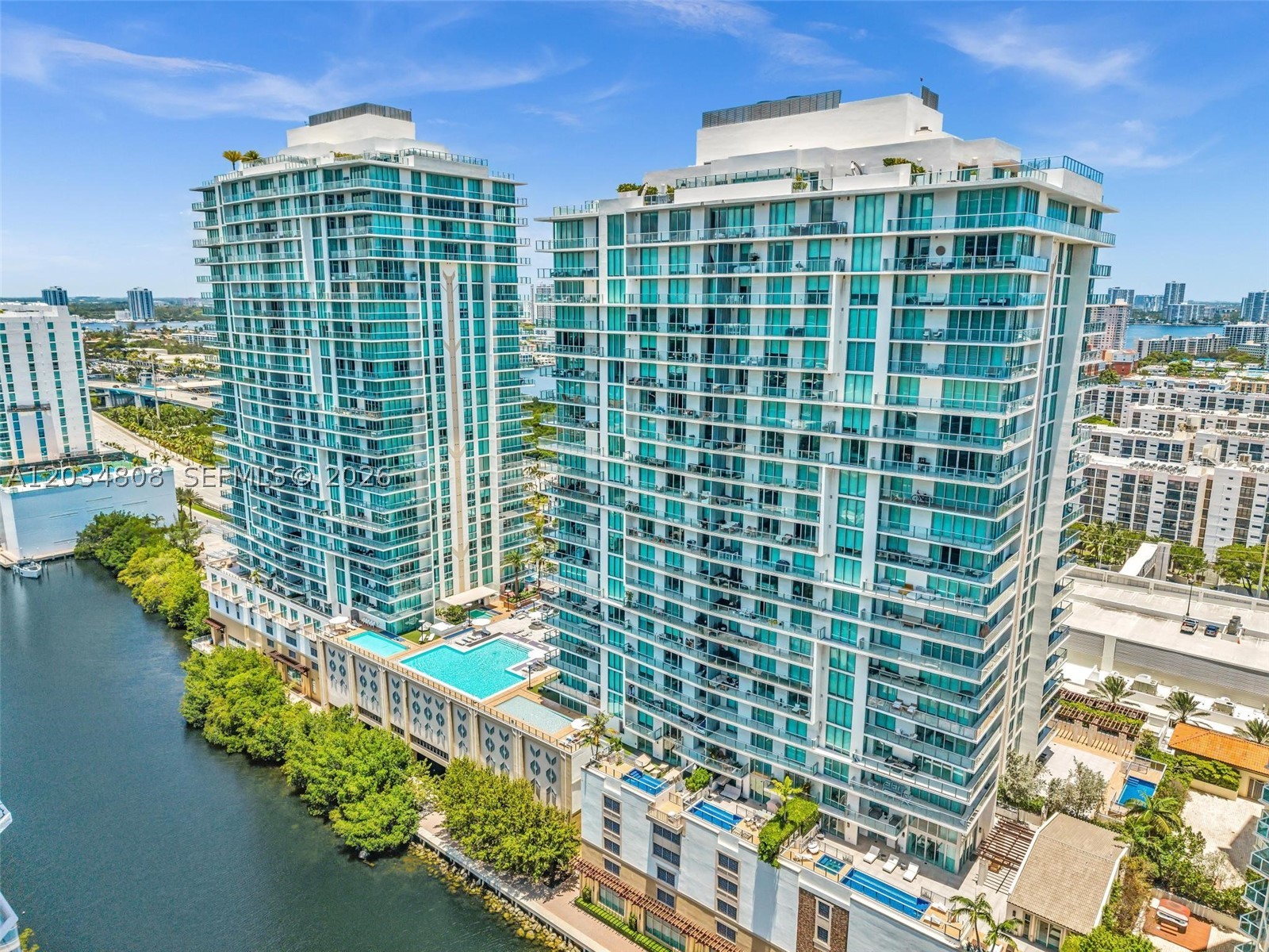 PARQUE TOWERS CONDO - Residential