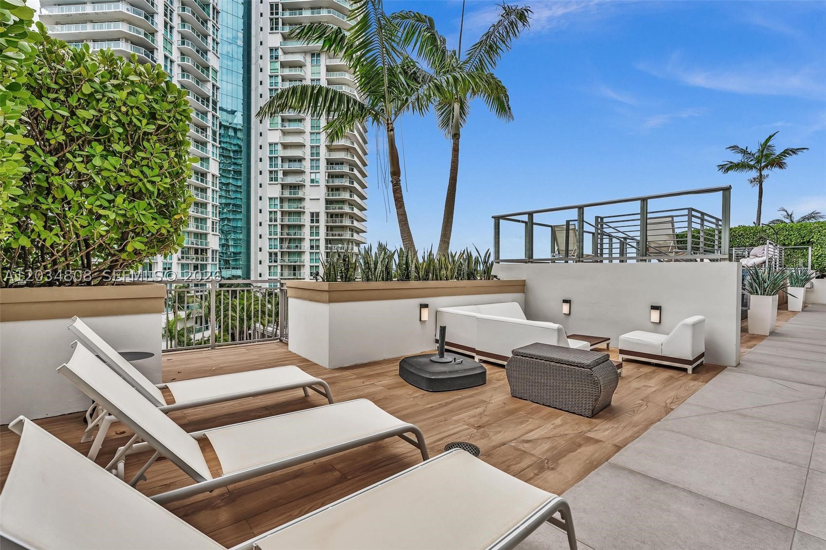PARQUE TOWERS CONDO - Residential