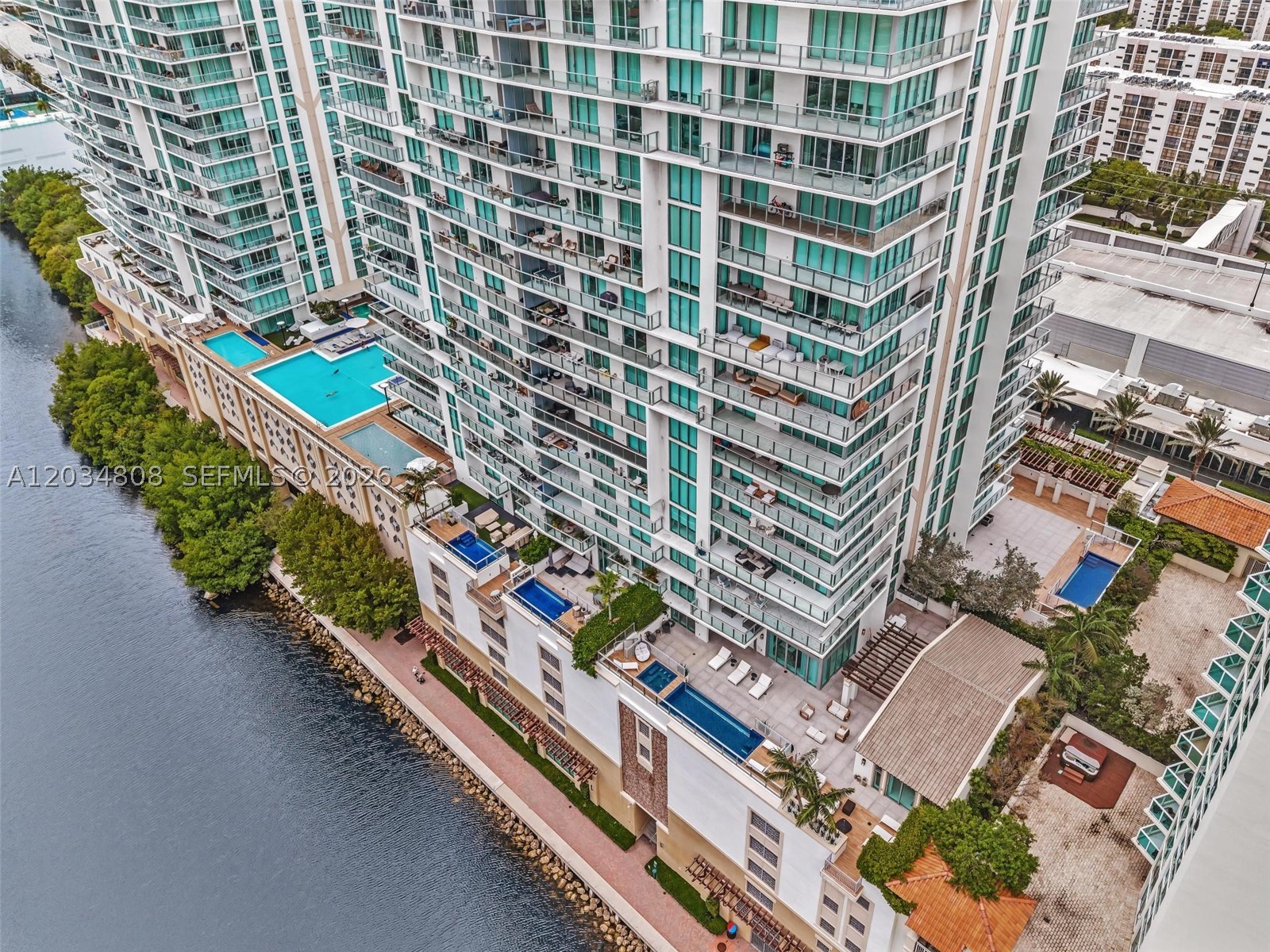 PARQUE TOWERS CONDO - Residential