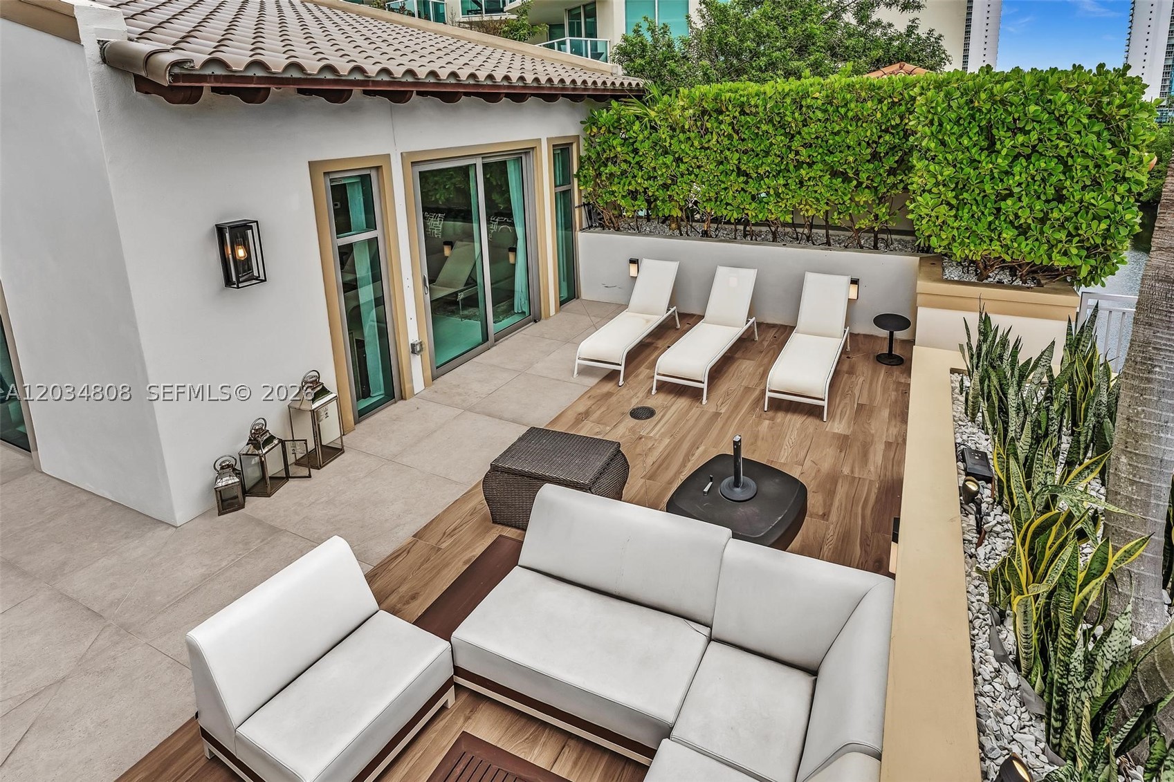 PARQUE TOWERS CONDO - Residential