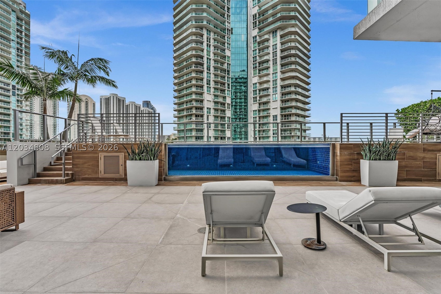 PARQUE TOWERS CONDO - Residential
