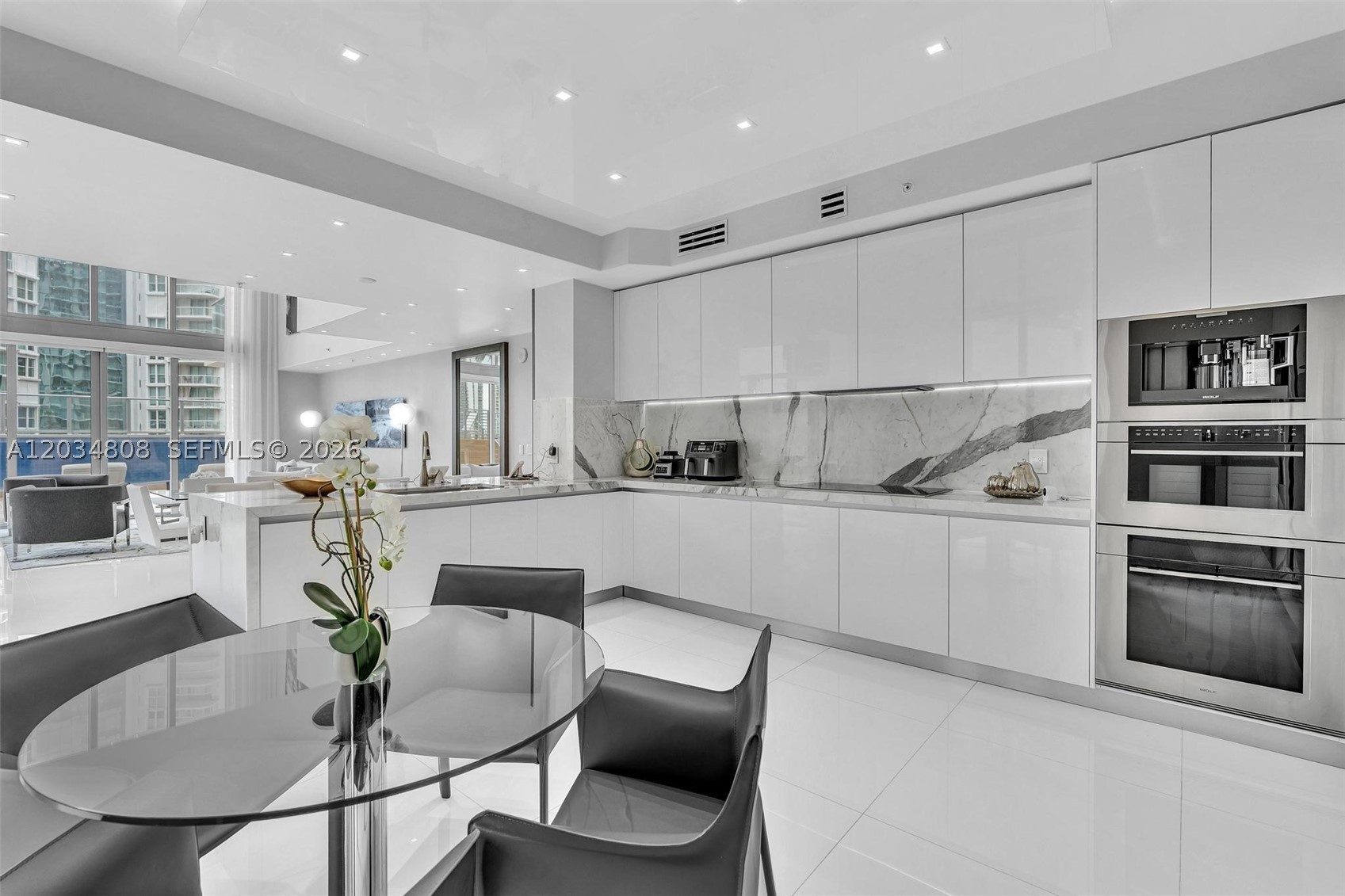 PARQUE TOWERS CONDO - Residential