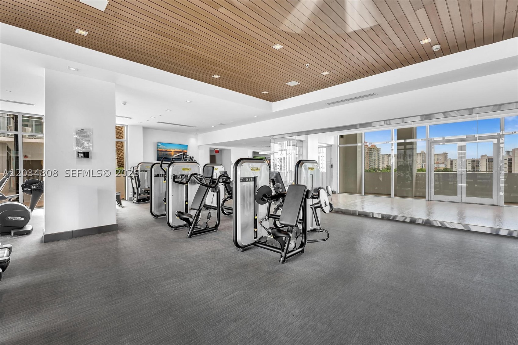 PARQUE TOWERS CONDO - Residential