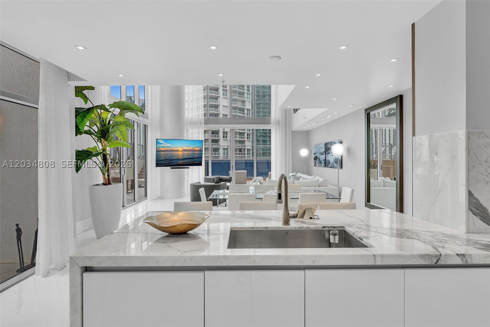PARQUE TOWERS CONDO - Residential