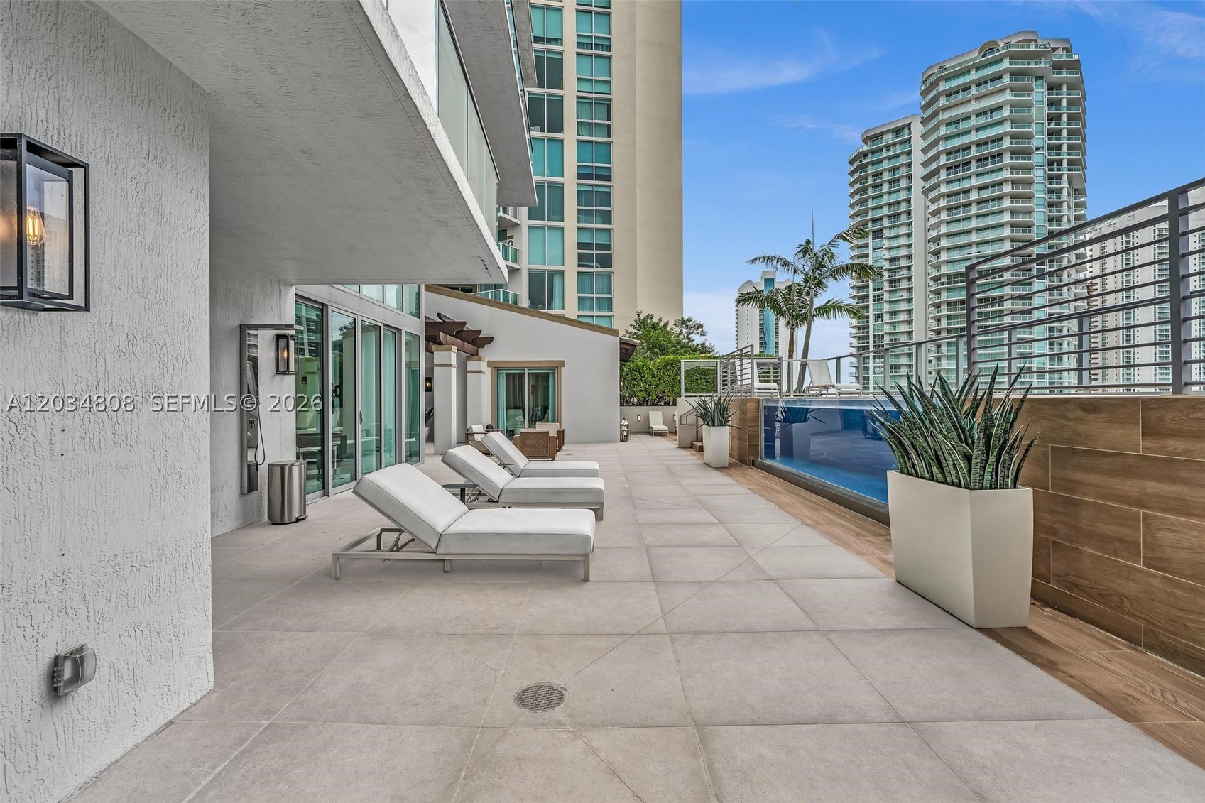 PARQUE TOWERS CONDO - Residential