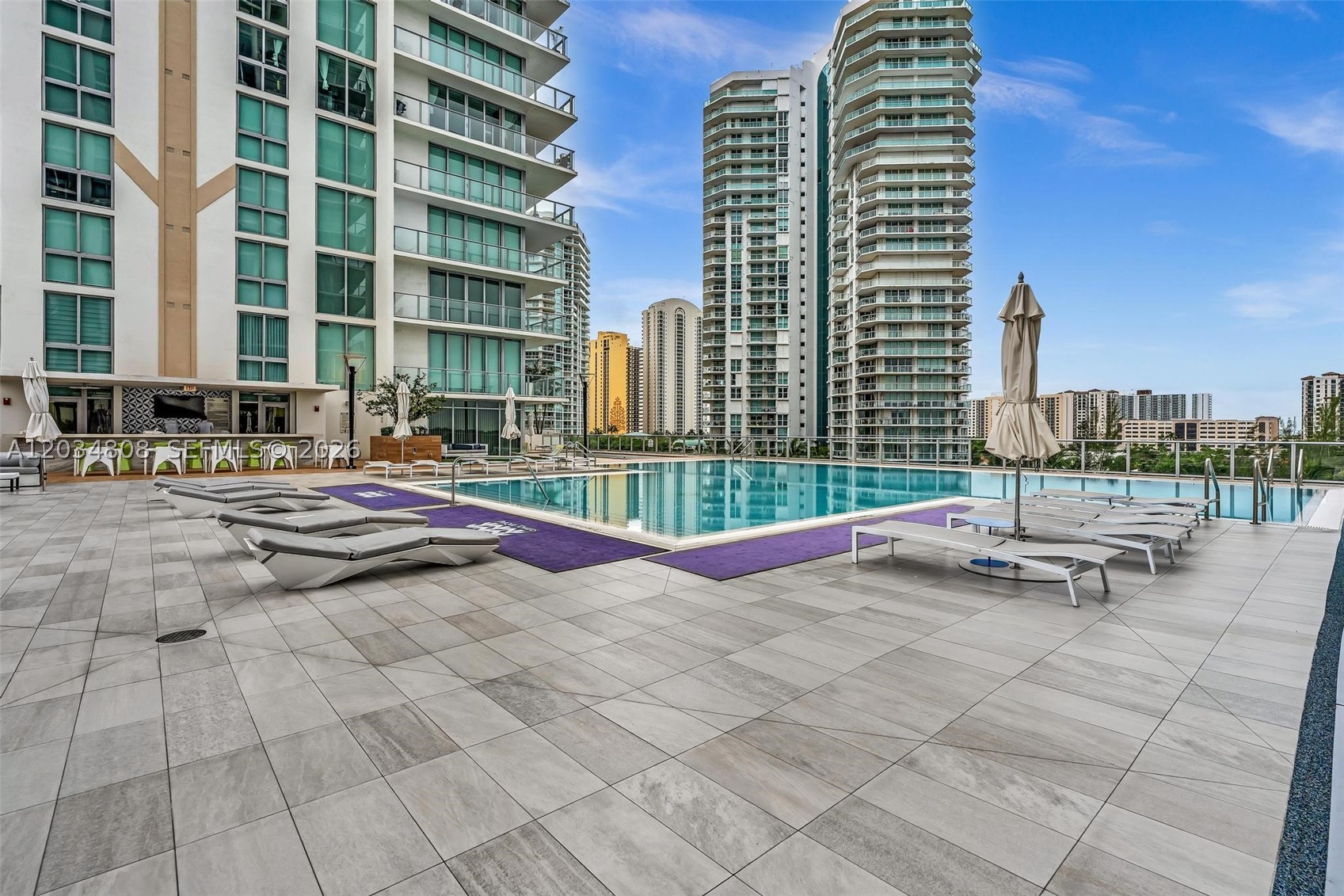 PARQUE TOWERS CONDO - Residential