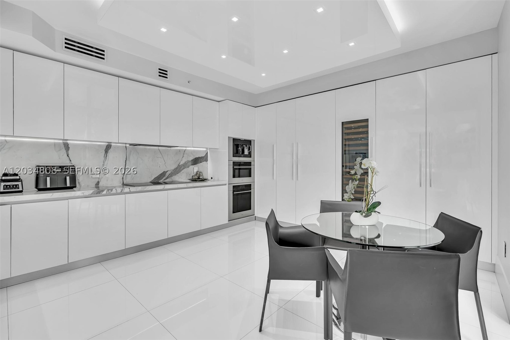 PARQUE TOWERS CONDO - Residential