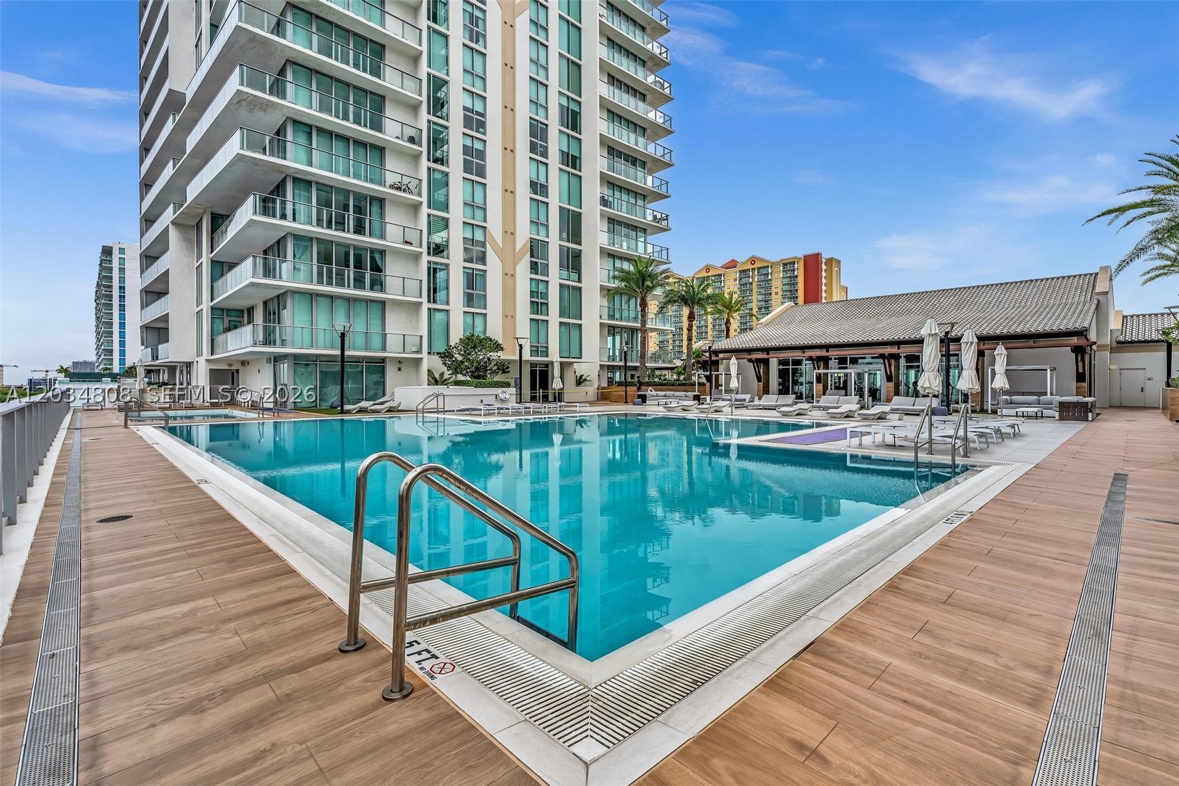 PARQUE TOWERS CONDO - Residential