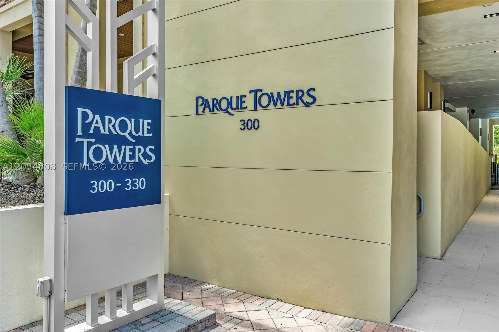 PARQUE TOWERS CONDO - Residential