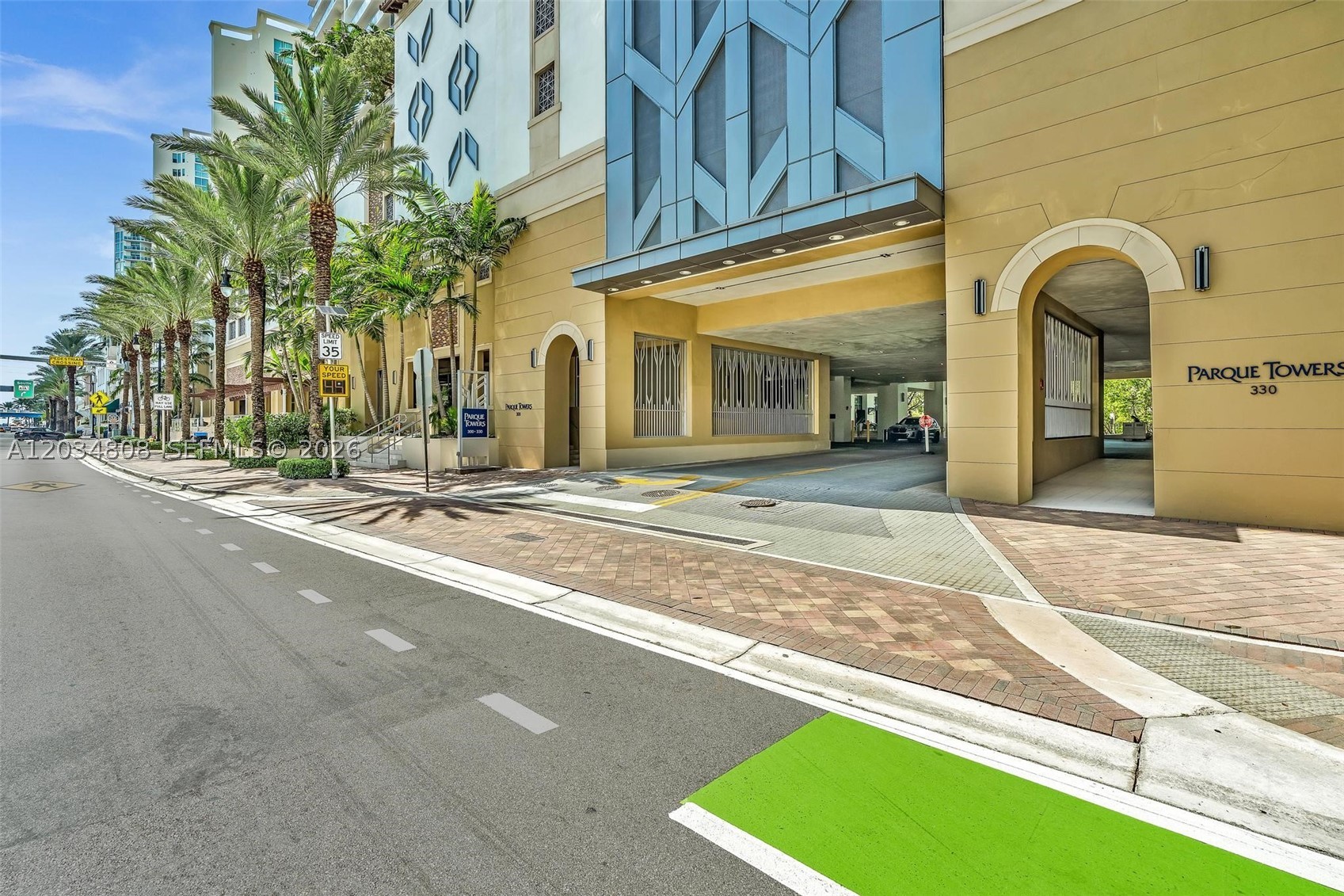 PARQUE TOWERS CONDO - Residential