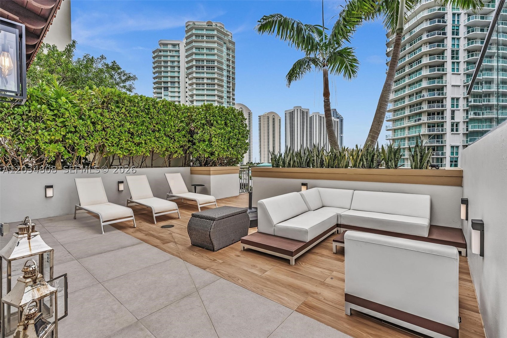 PARQUE TOWERS CONDO - Residential