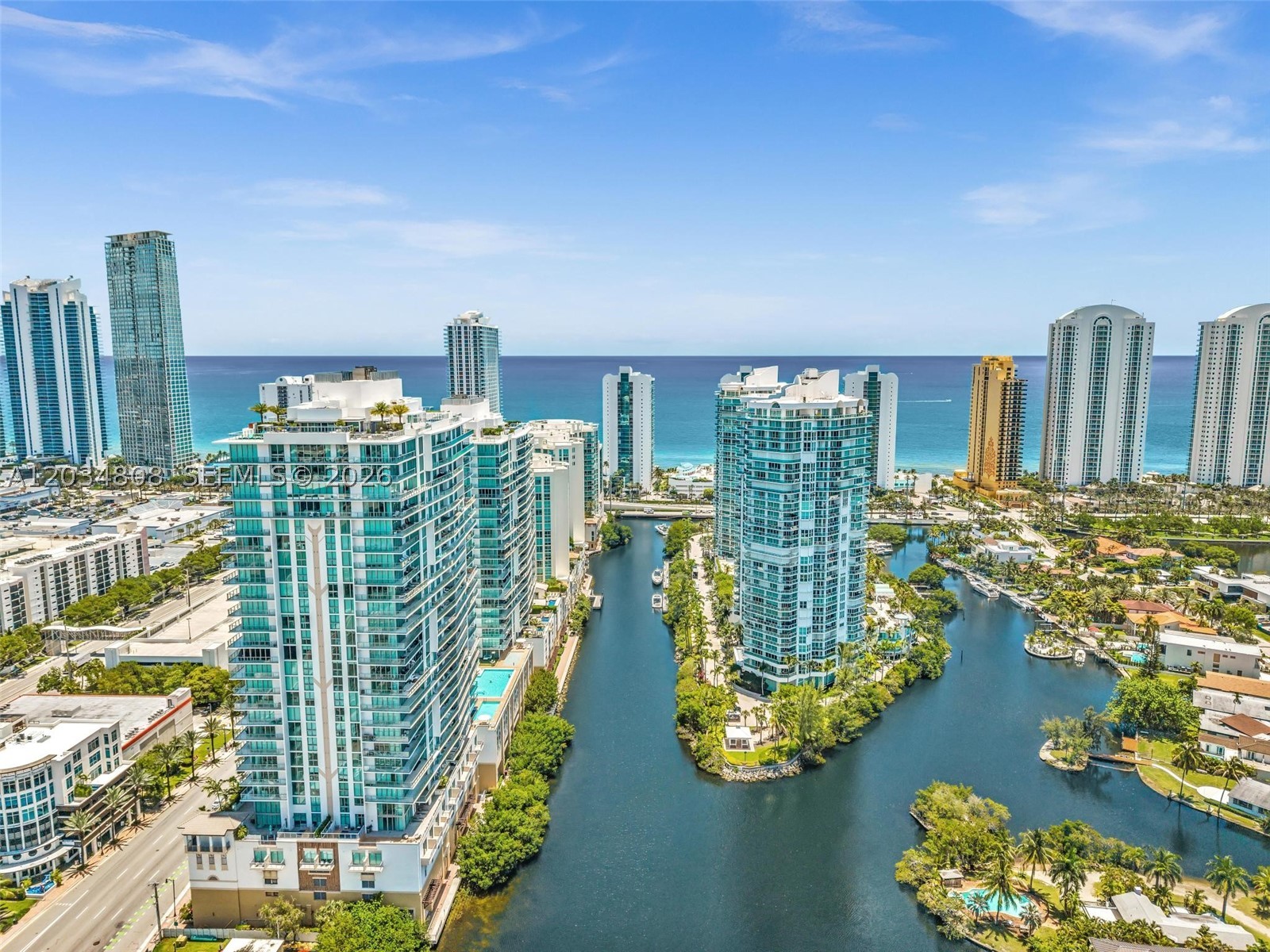 PARQUE TOWERS CONDO - Residential