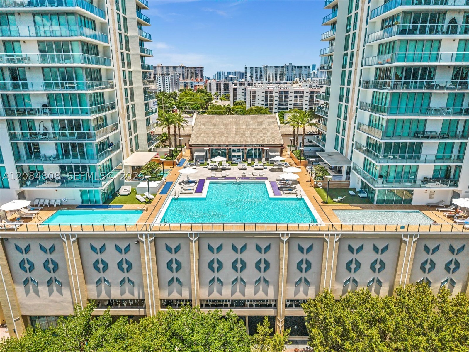 PARQUE TOWERS CONDO - Residential