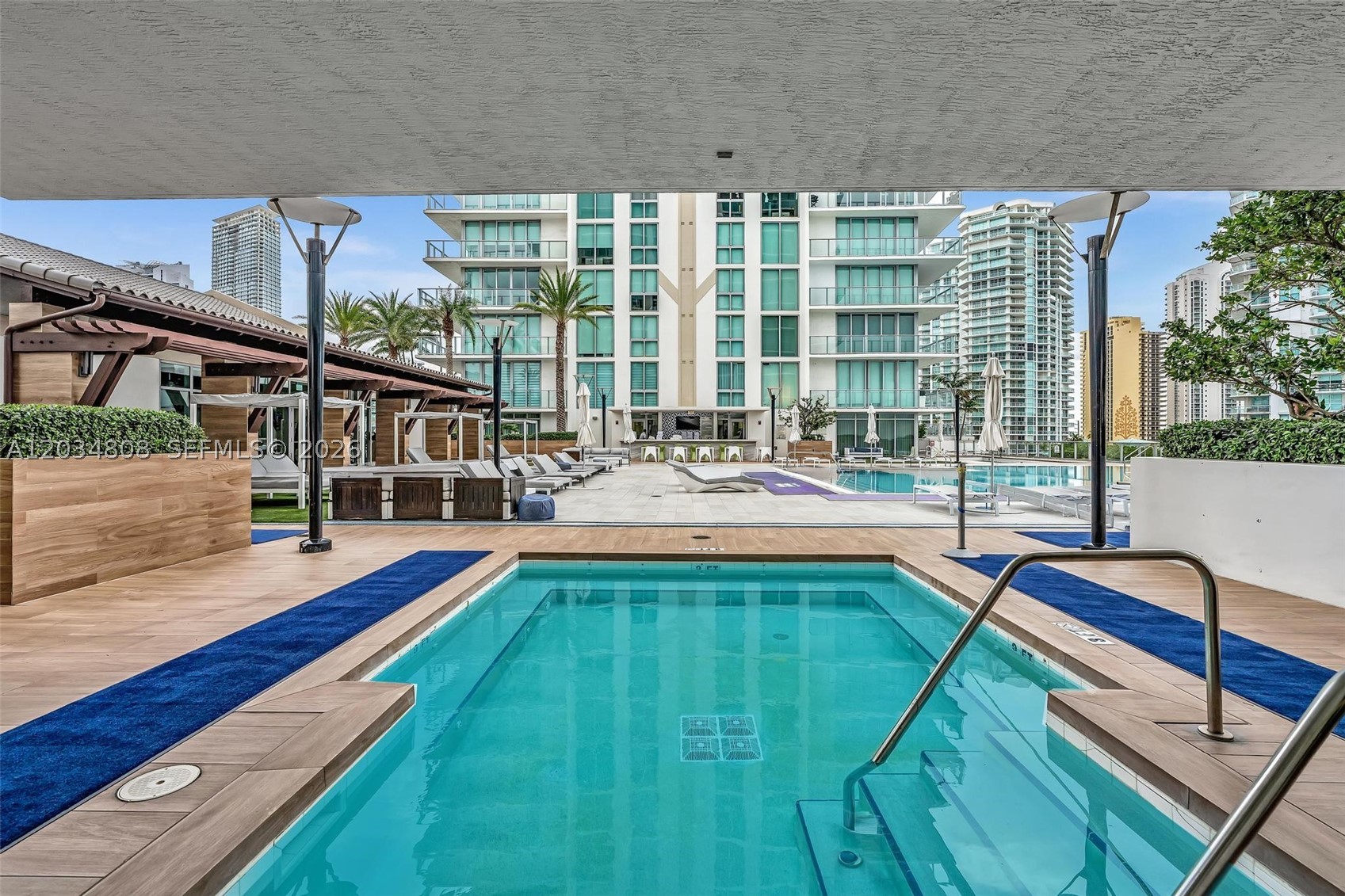 PARQUE TOWERS CONDO - Residential