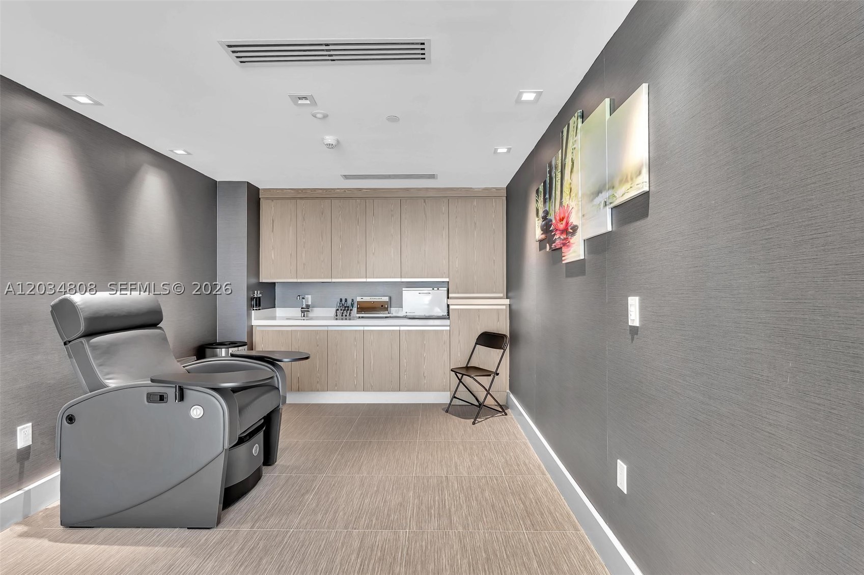 PARQUE TOWERS CONDO - Residential